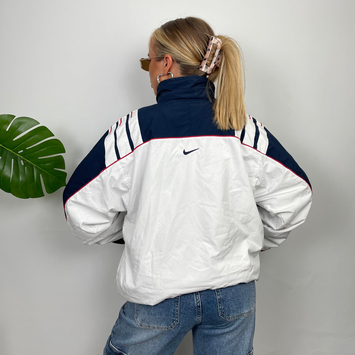 Nike white windbreaker jacket online