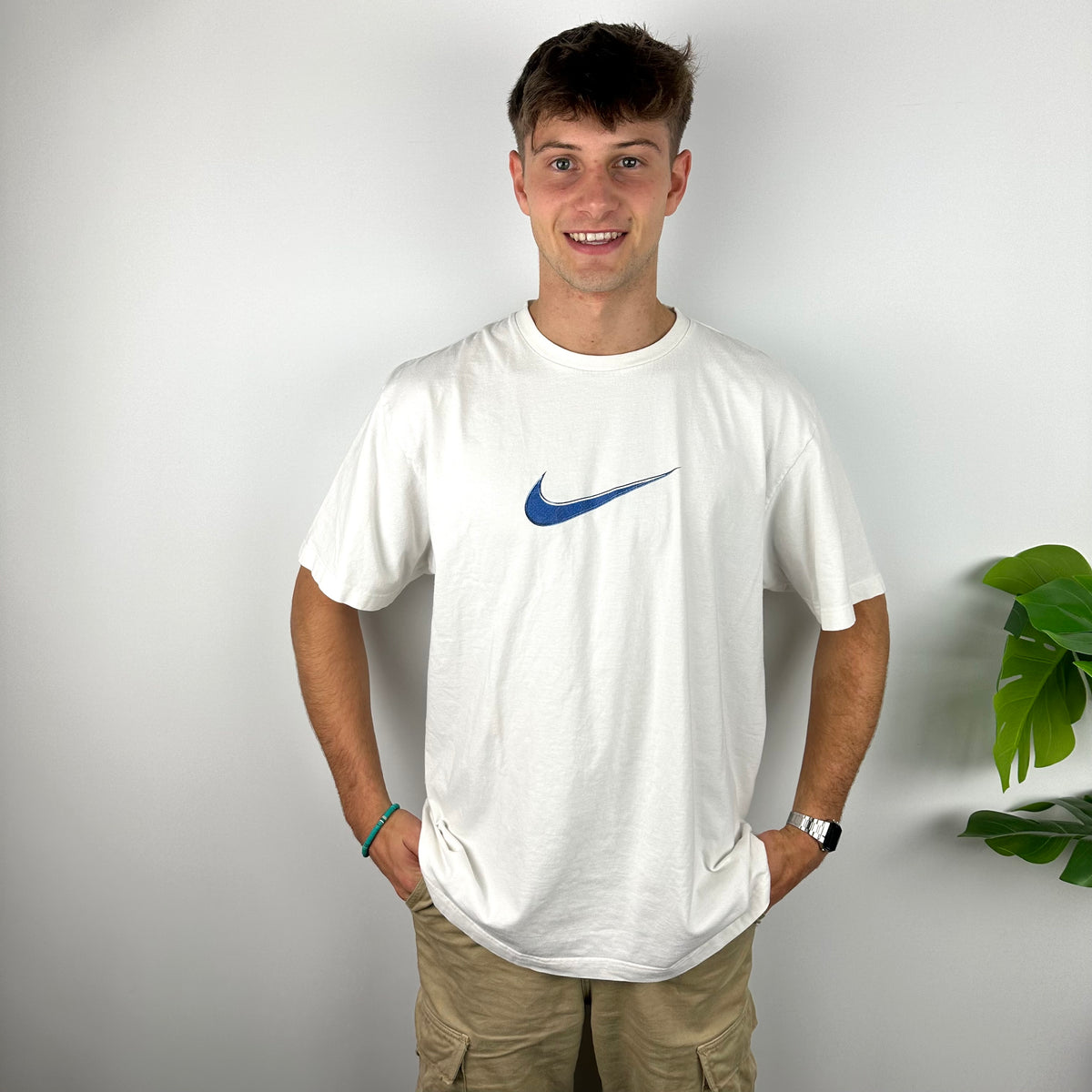 peach and white nike shirt