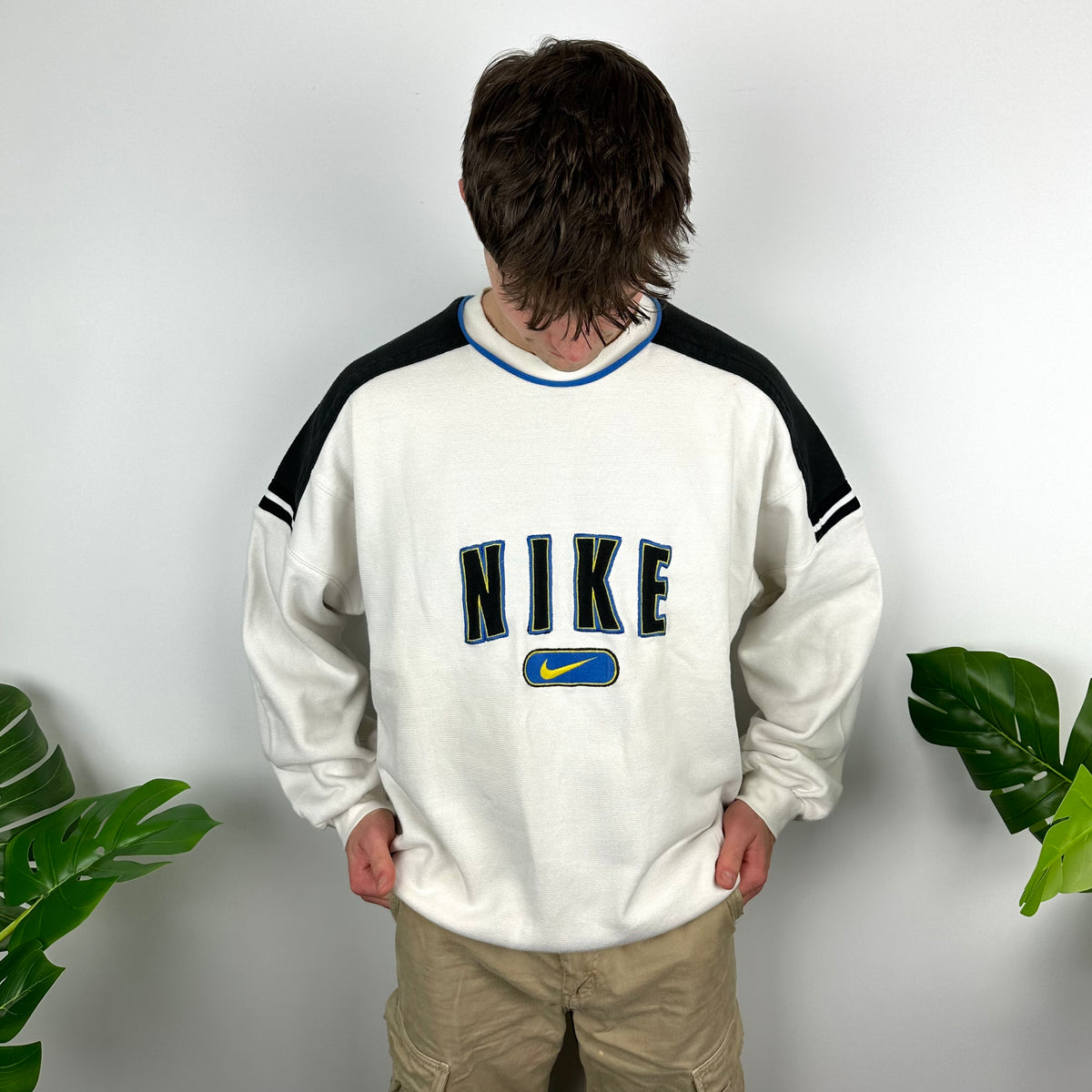 white nike spell out sweatshirt