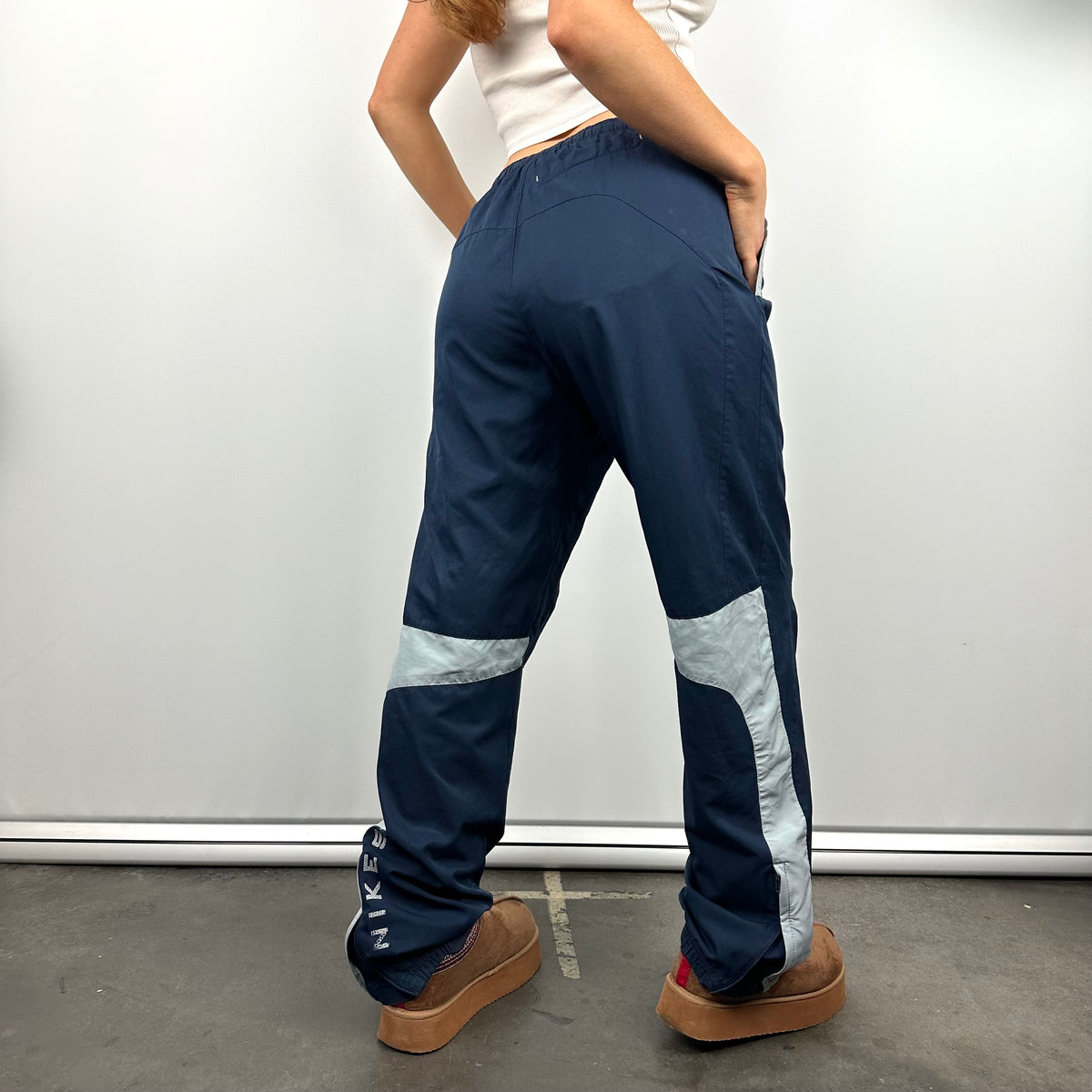 Nike Shox Navy Spell Out Track Pants (S) – Jamie Online Vintage