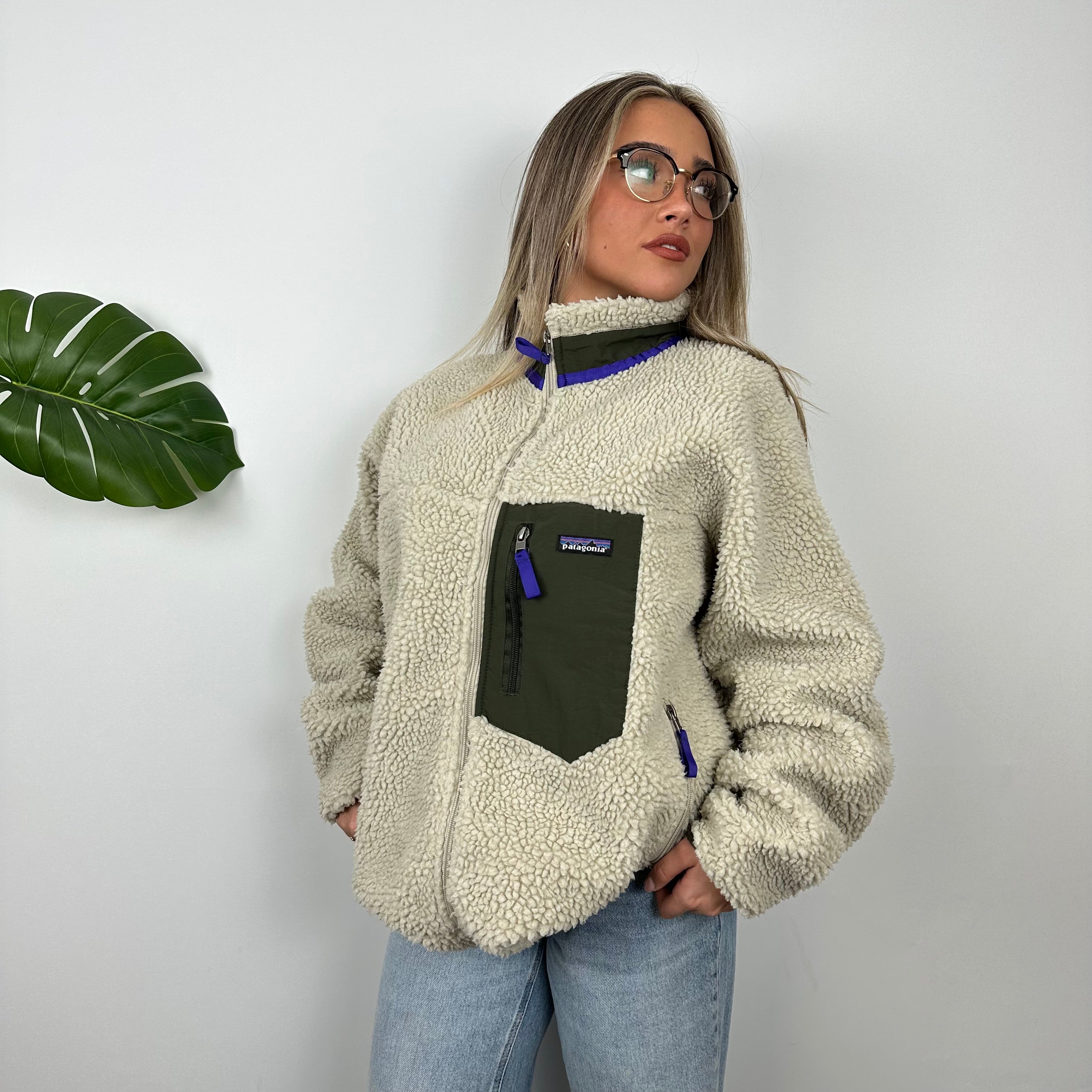 Patagonia Cream Embroidered Spell Out Teddy Bear Fleece Zip Up (XL)