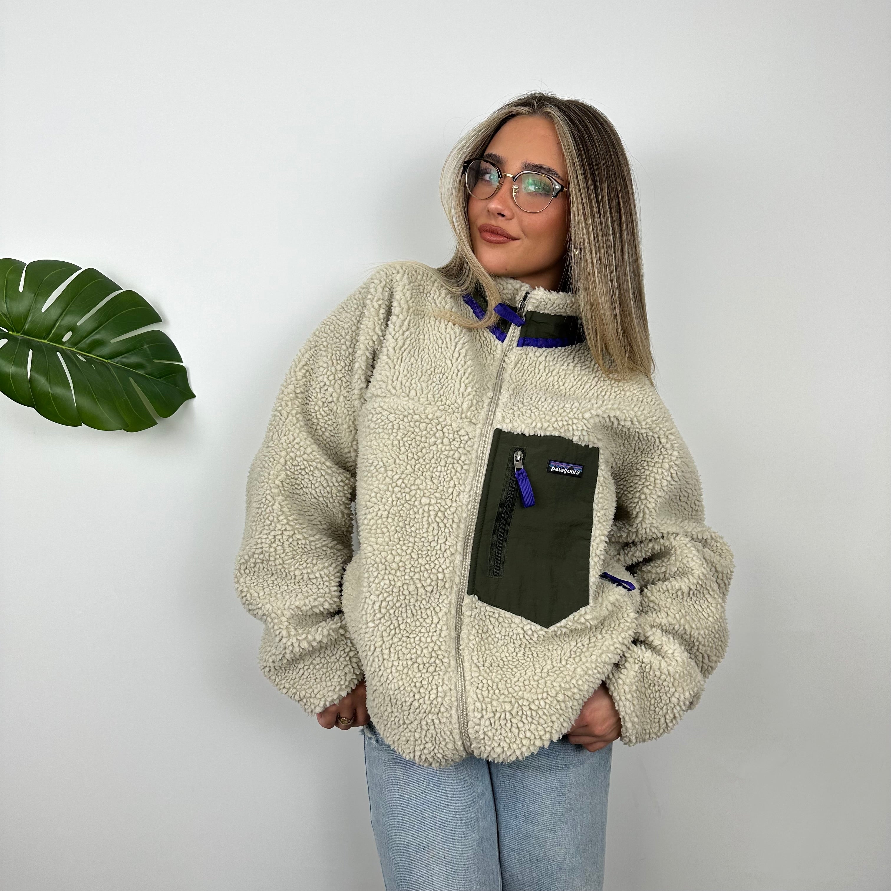 Patagonia Cream Embroidered Spell Out Teddy Bear Fleece Zip Up (XL)
