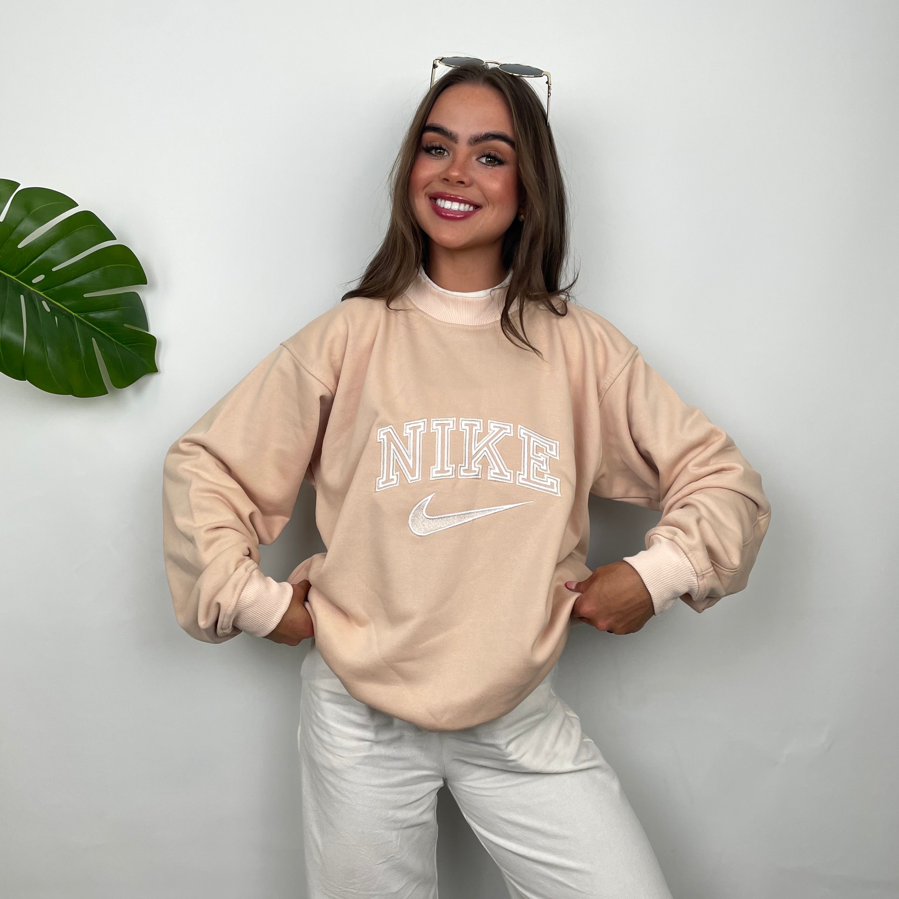 Beige nike spellout sweatshirt sale