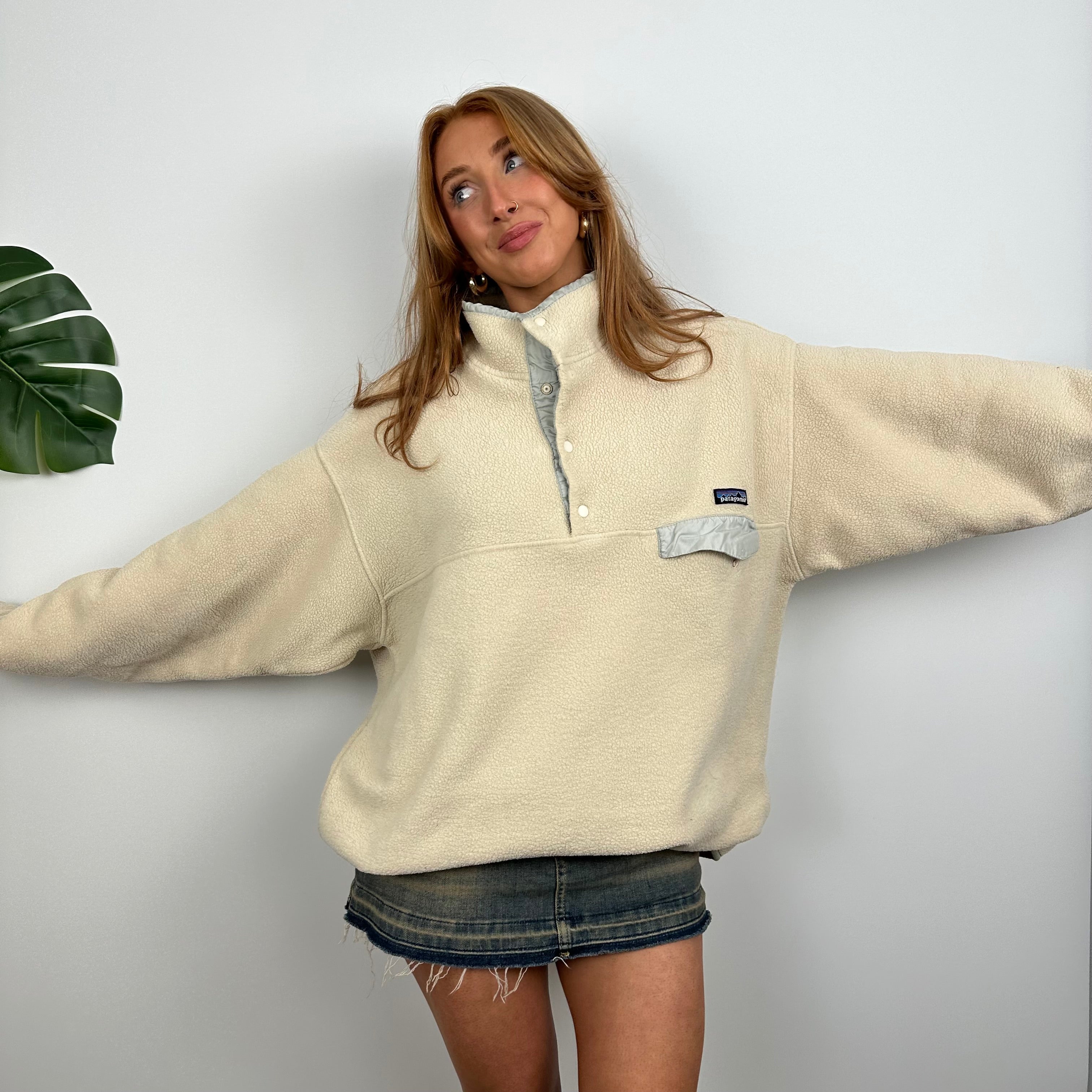 Patagonia Cream Embroidered Spell Out Teddy Bear Fleece Sweatshirt (L)