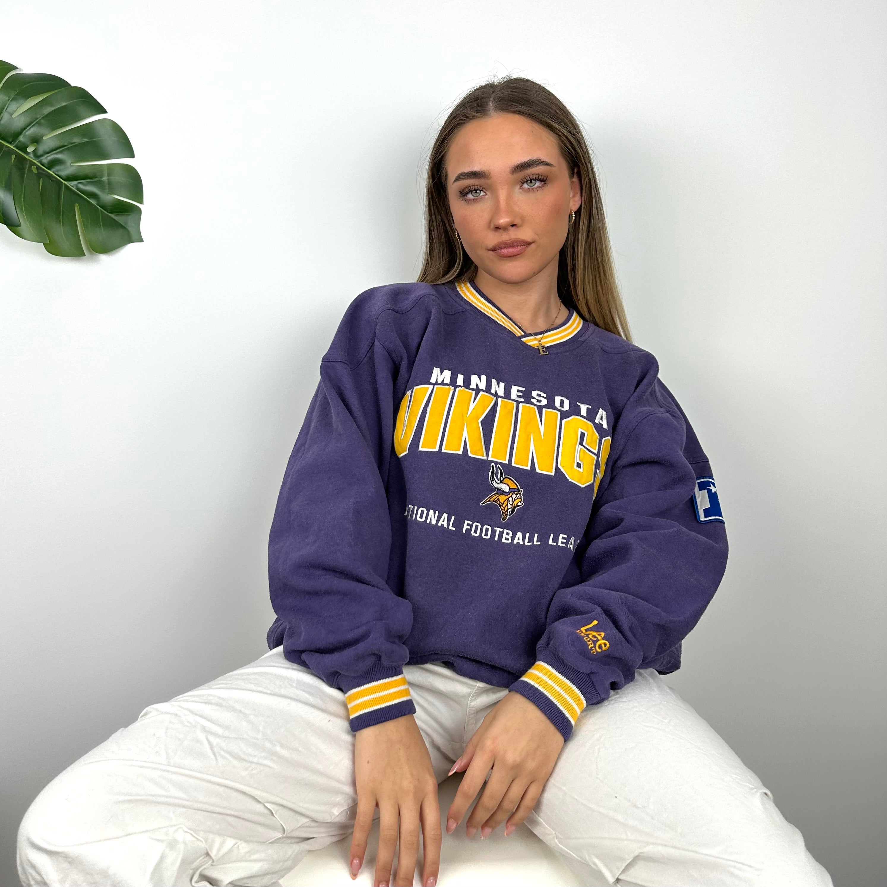 NFL Minnesota Vikings Purple Embroidered Spell Out Sweatshirt (L)