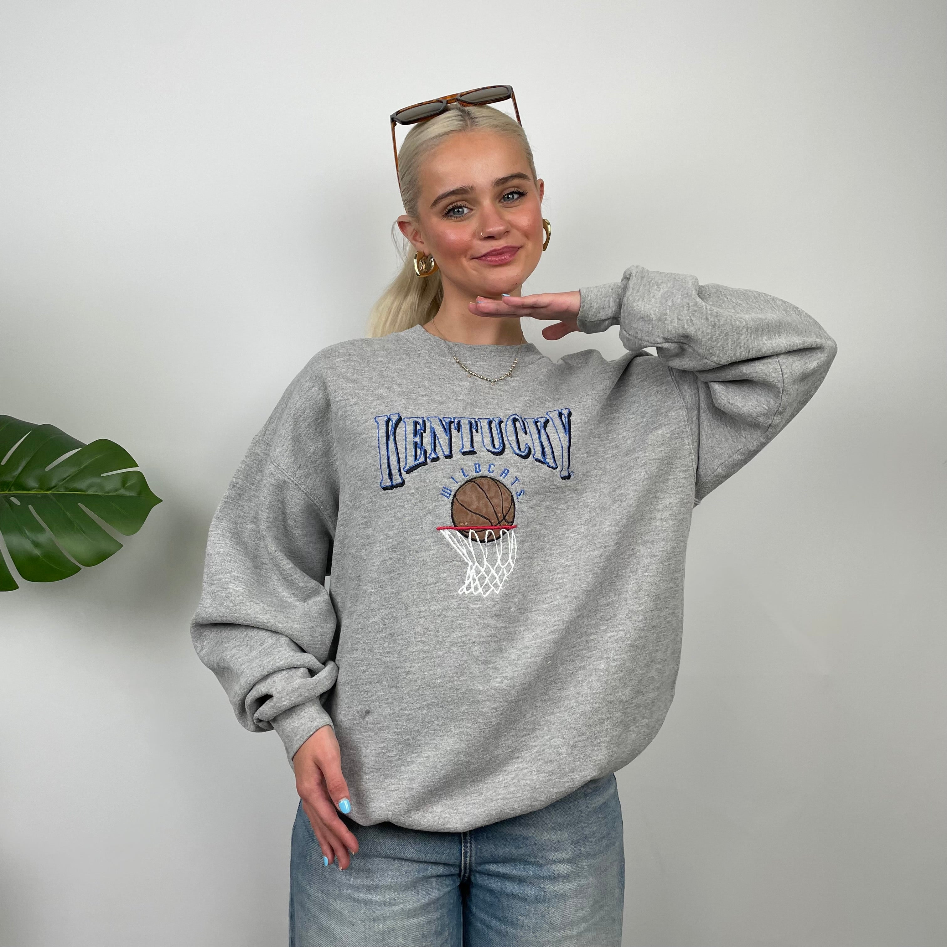 Kentucky Wildcats USA College Grey Embroidered Spell Out Sweatshirt (L)