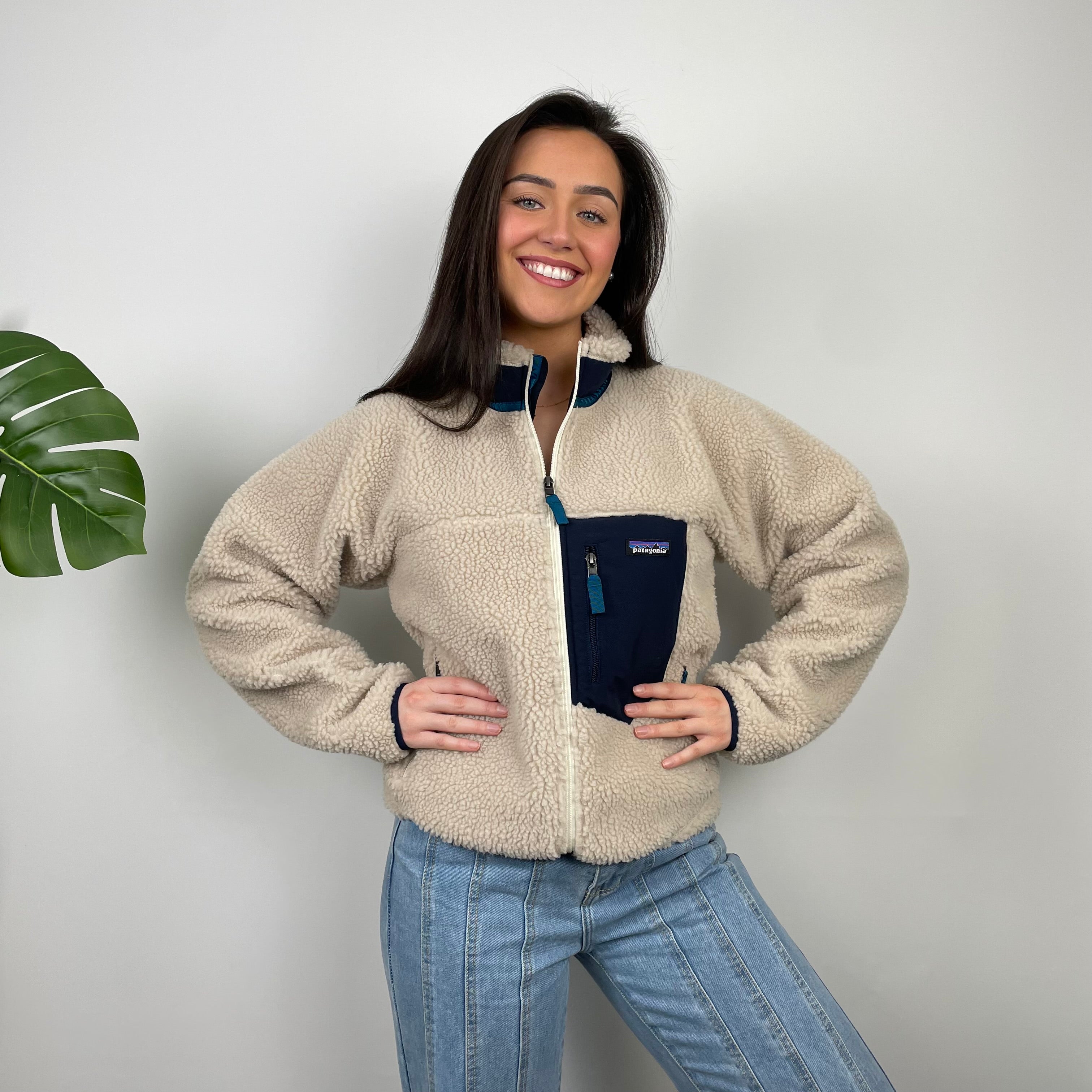 Patagonia Cream Embroidered Spell Out Teddy Bear Fleece Zip Up (M)