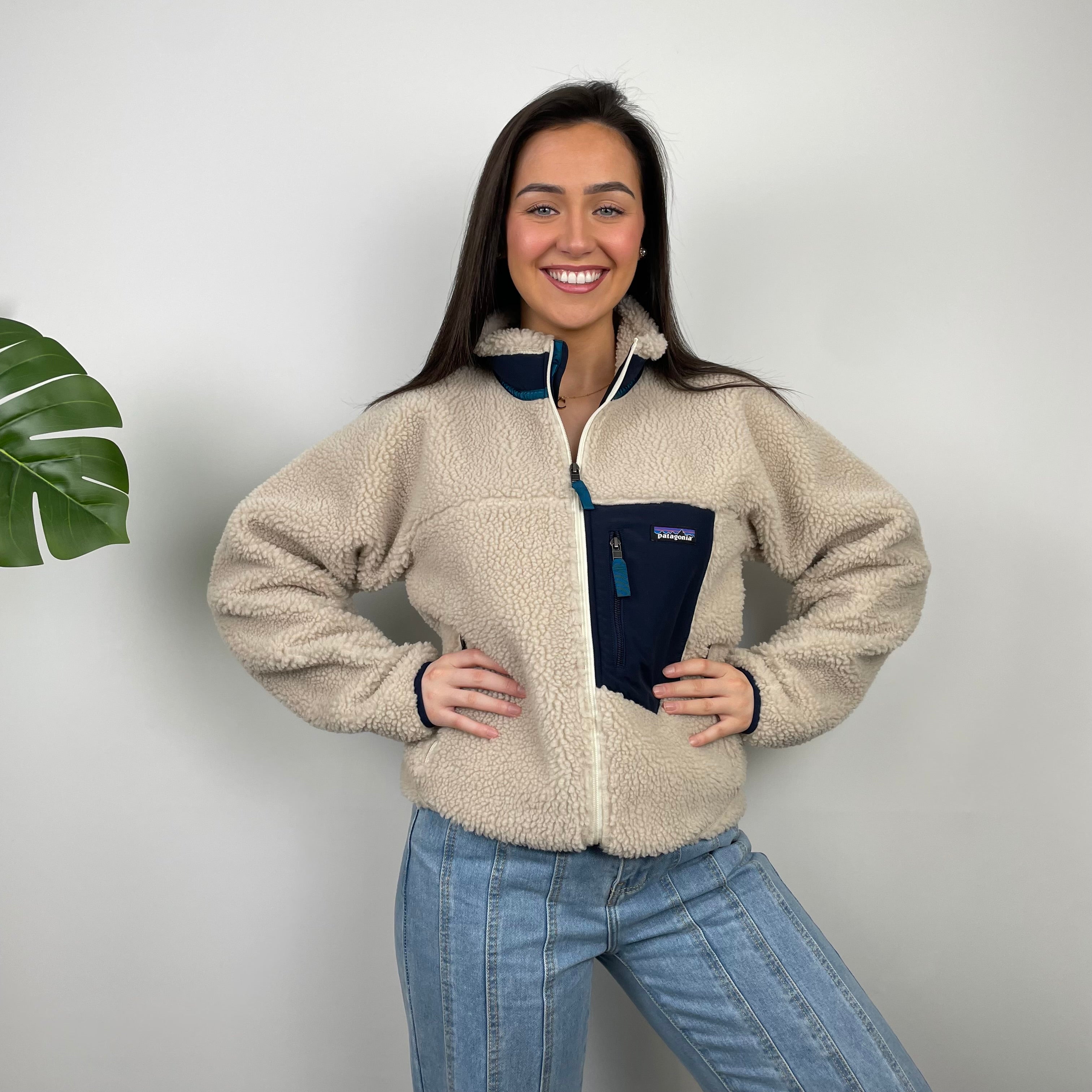 Patagonia Cream Embroidered Spell Out Teddy Bear Fleece Zip Up (M)