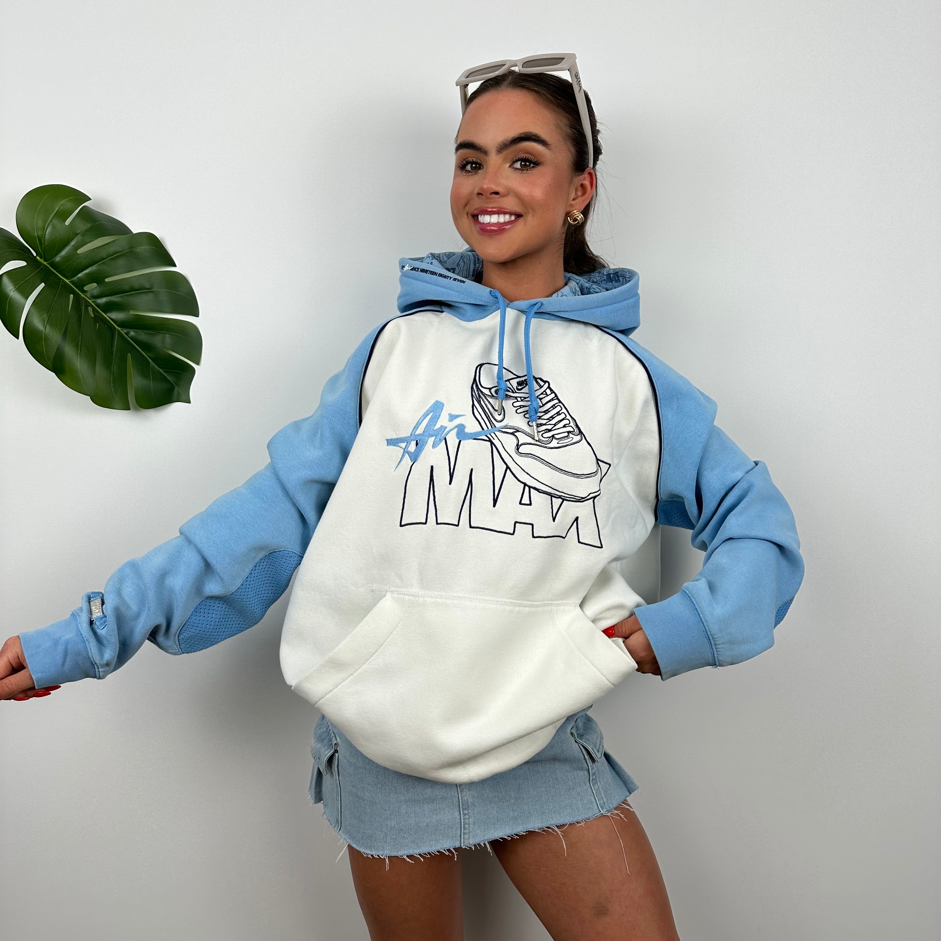 Nike Air Max RARE White & Baby Blue Embroidered Spell Out Hoodie (L)