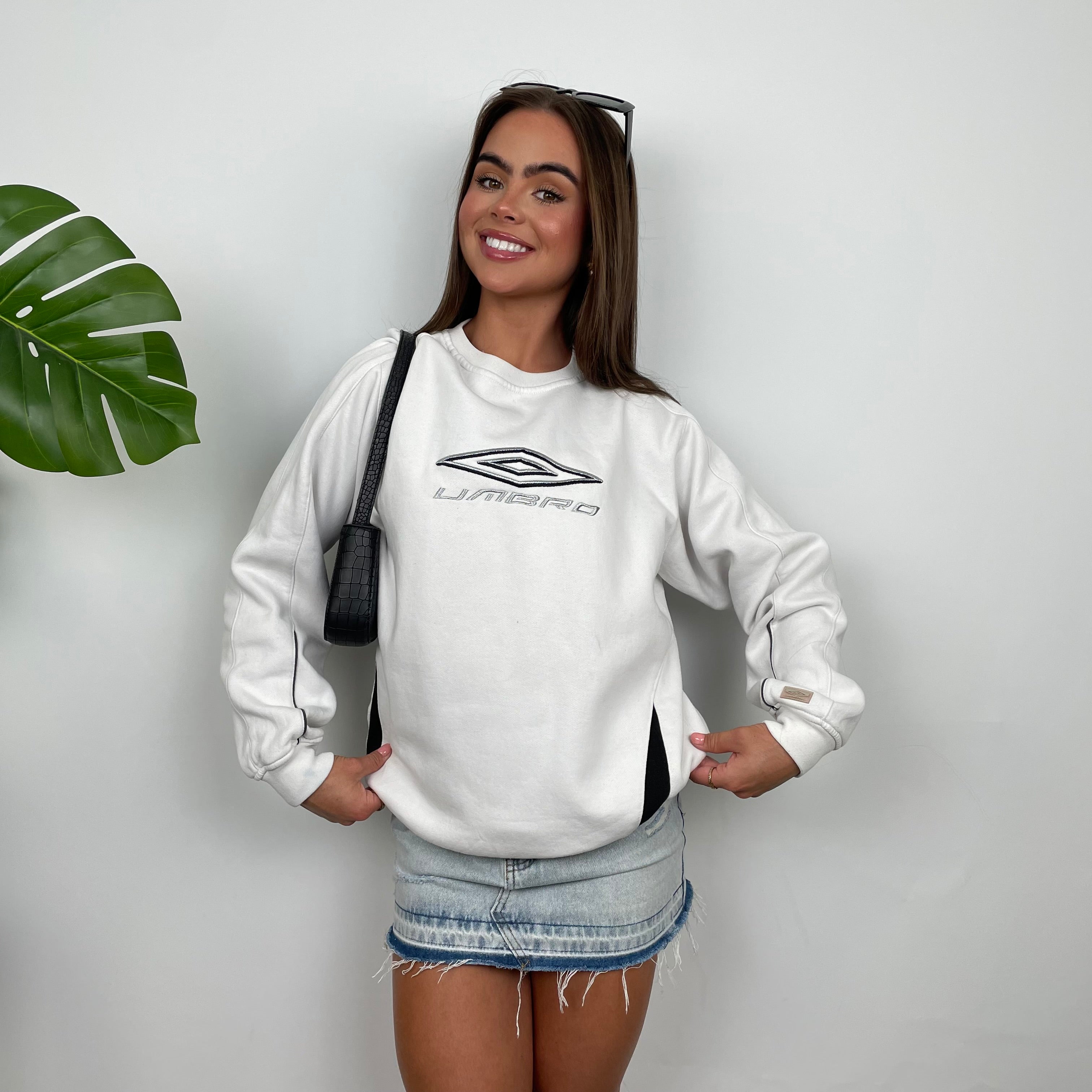 Umbro White Embroidered Spell Out Sweatshirt (M)