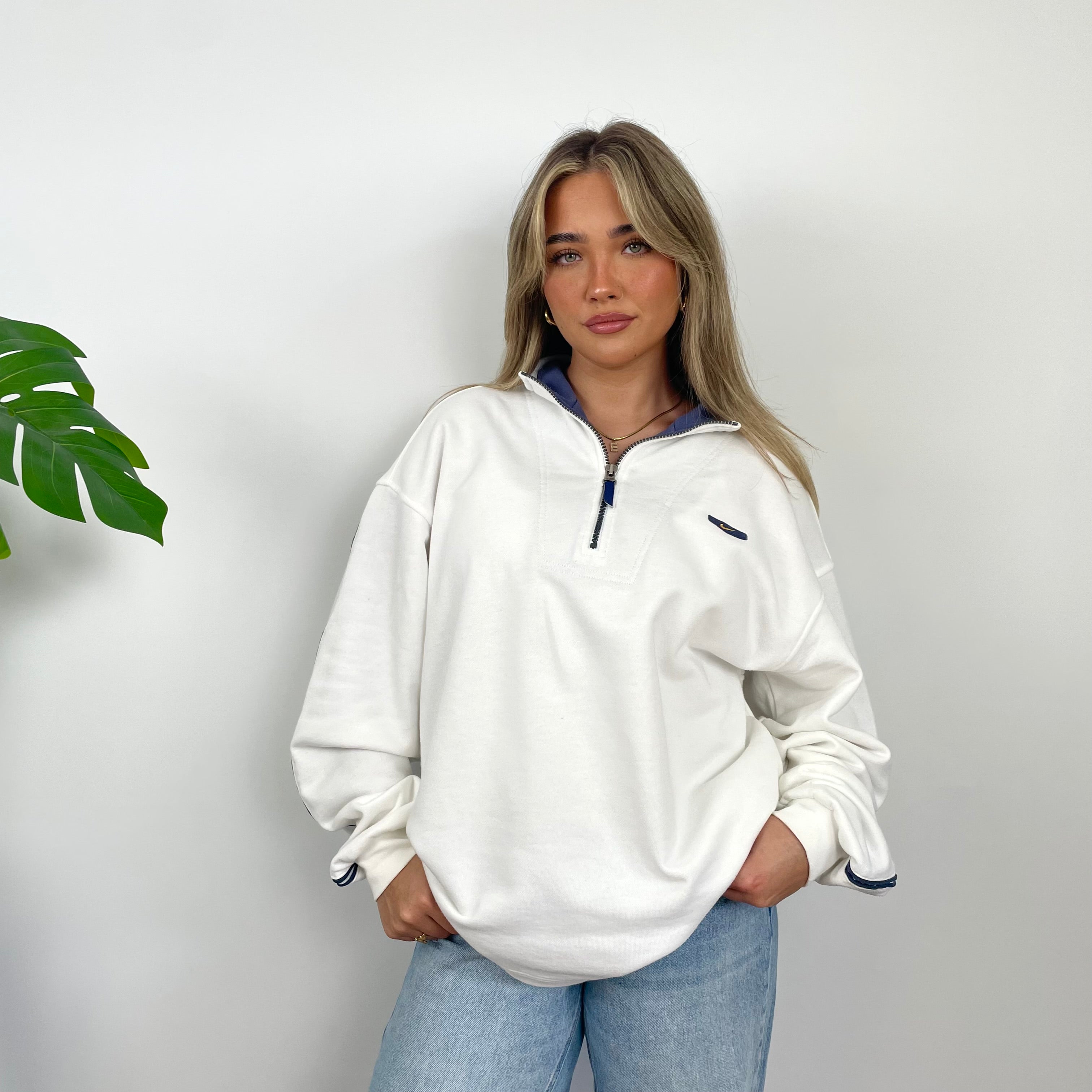 Nike RARE White Embroidered Swoosh Quarter Zip Sweatshirt (L)