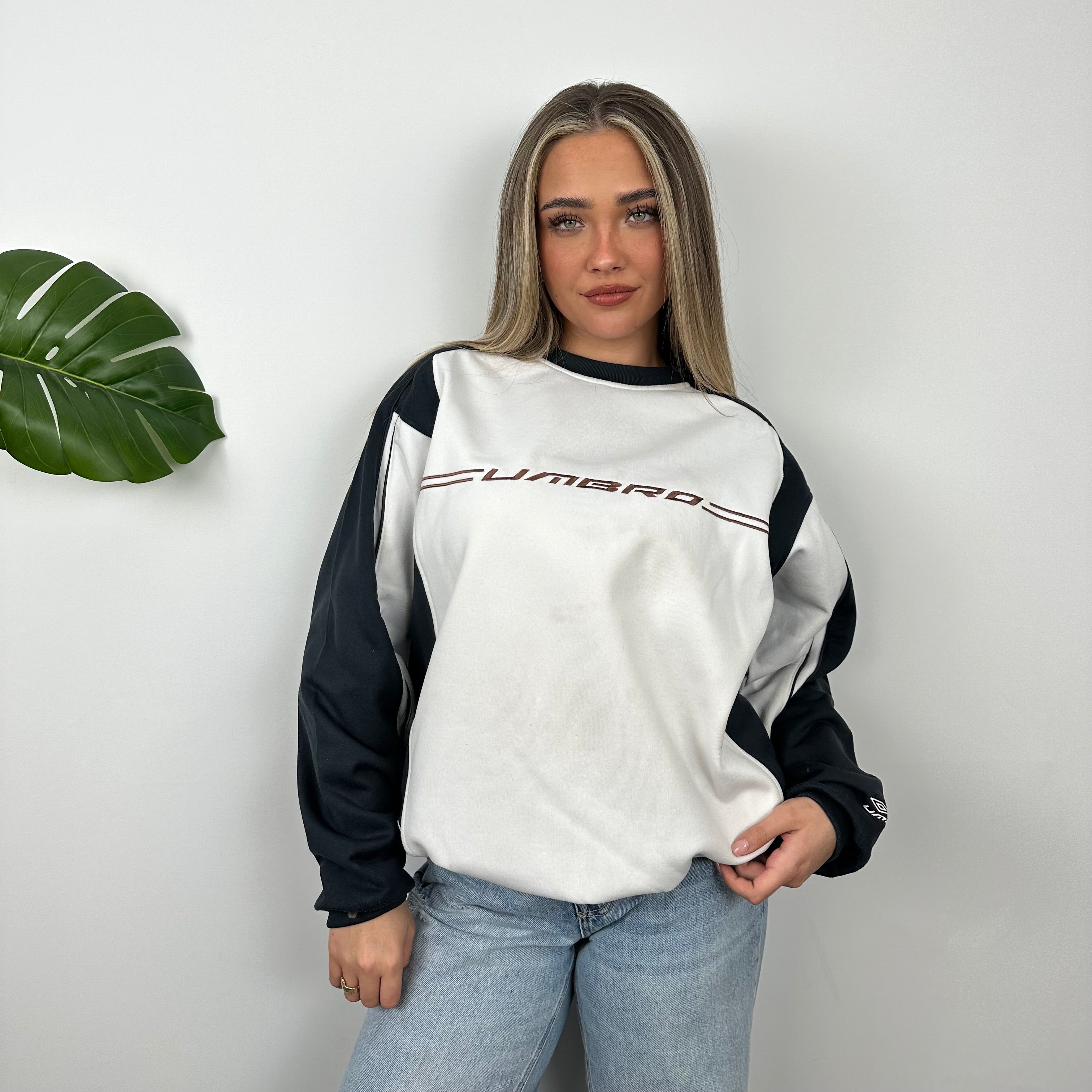 Umbro White Embroidered Spell Out Sweatshirt (L)