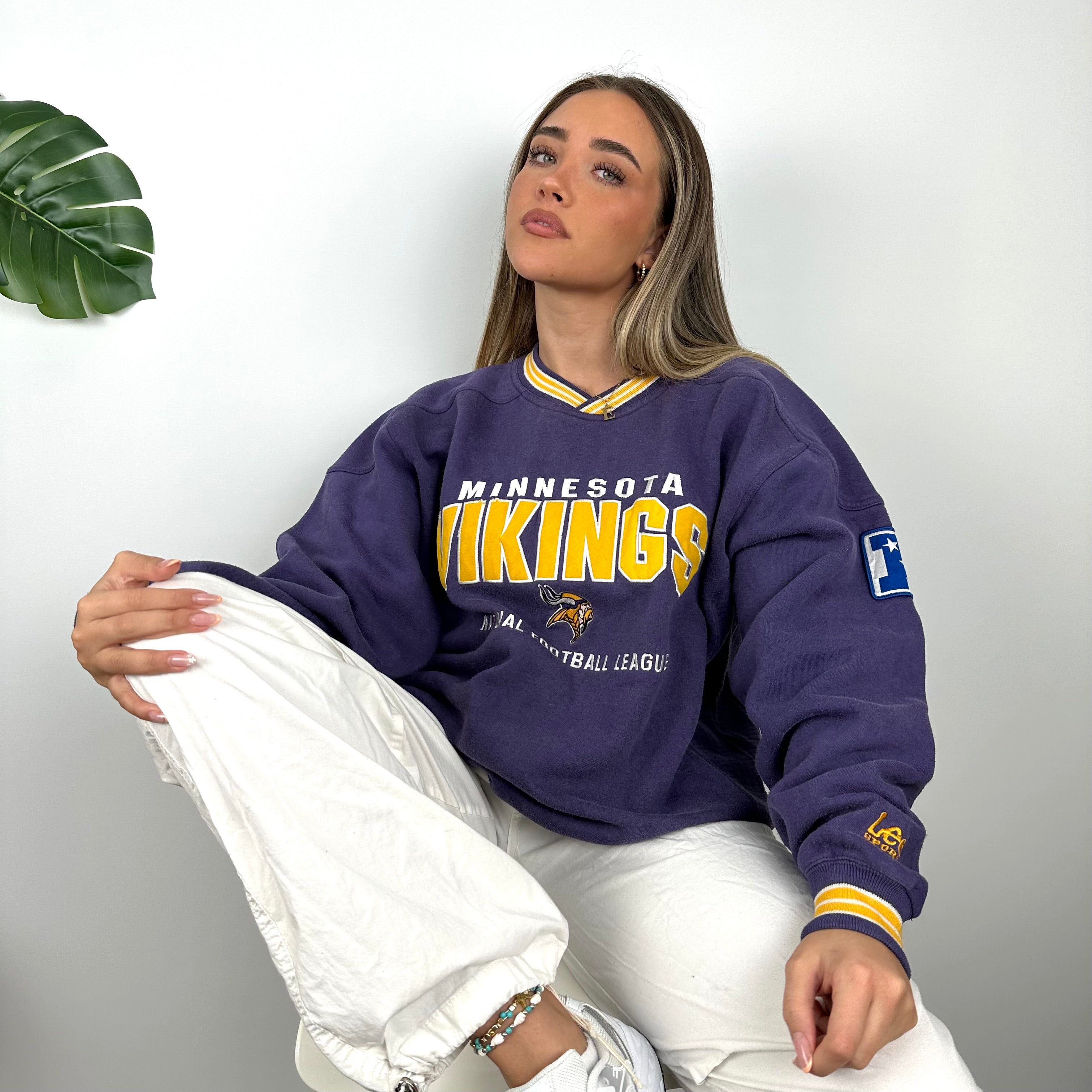 NFL Minnesota Vikings Purple Embroidered Spell Out Sweatshirt (L)