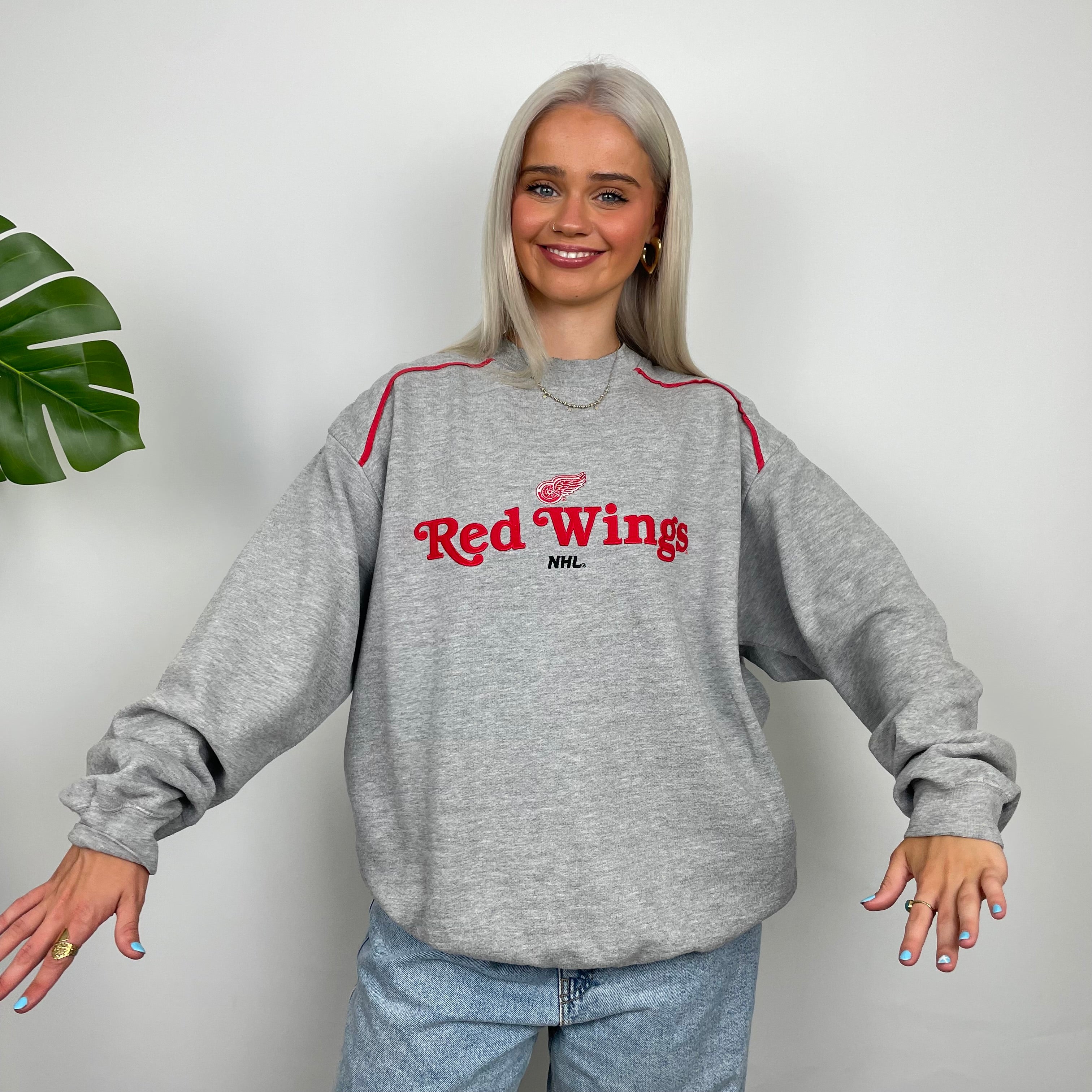 Red Wings NHL Grey Embroidered Spell Out sweatshirt (L)