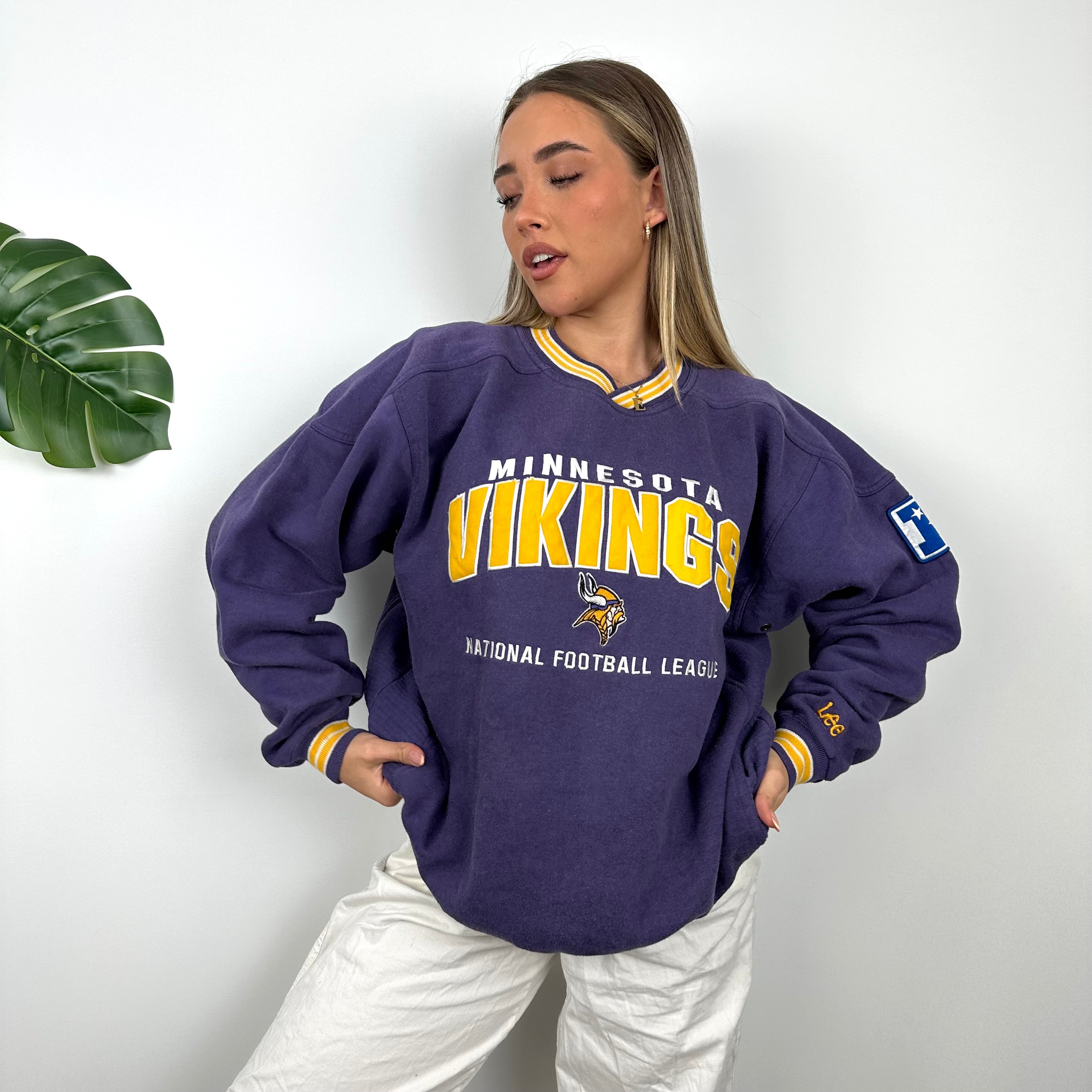 NFL Minnesota Vikings Purple Embroidered Spell Out Sweatshirt (L)