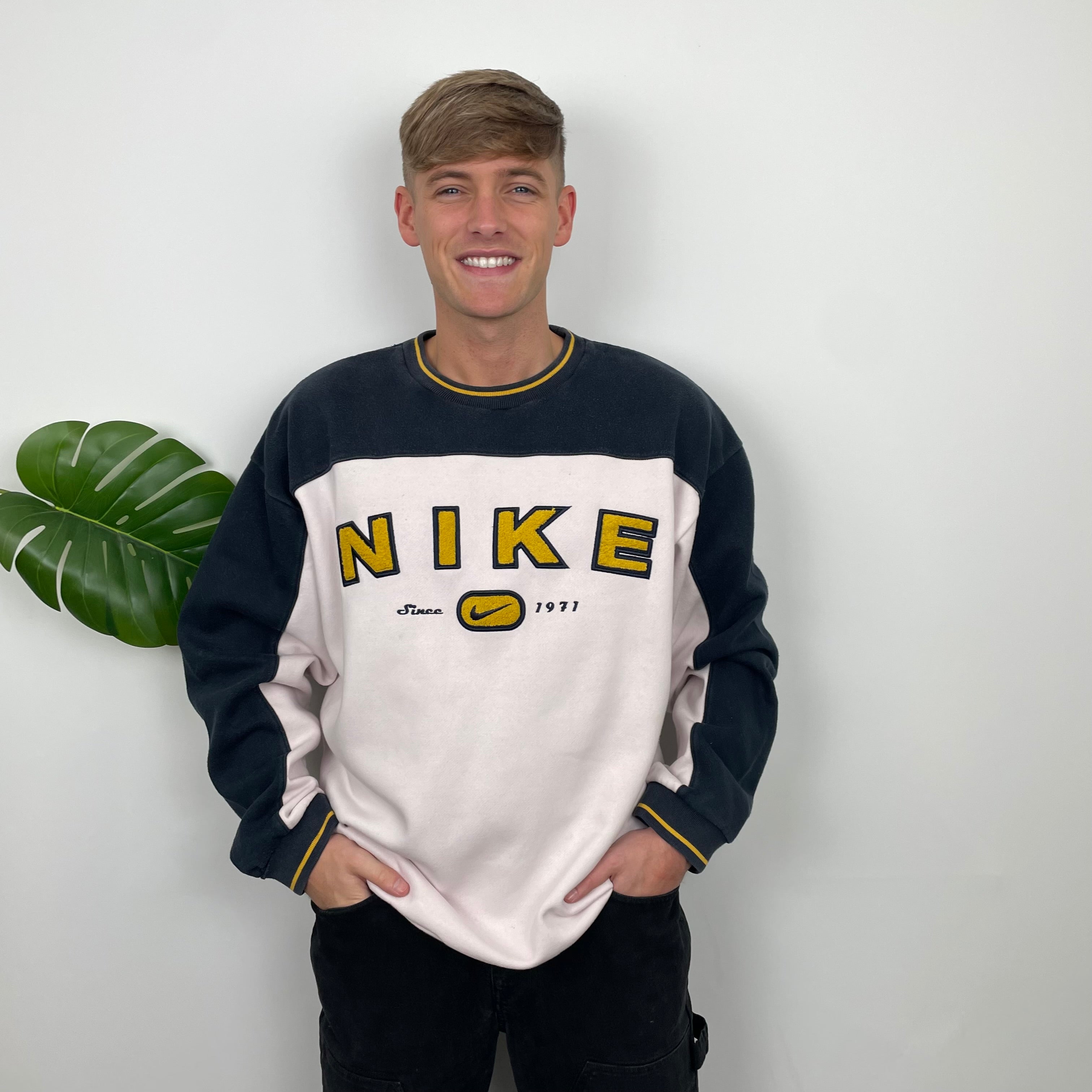 Nike Embroidered Spell Out Sweatshirt (L)