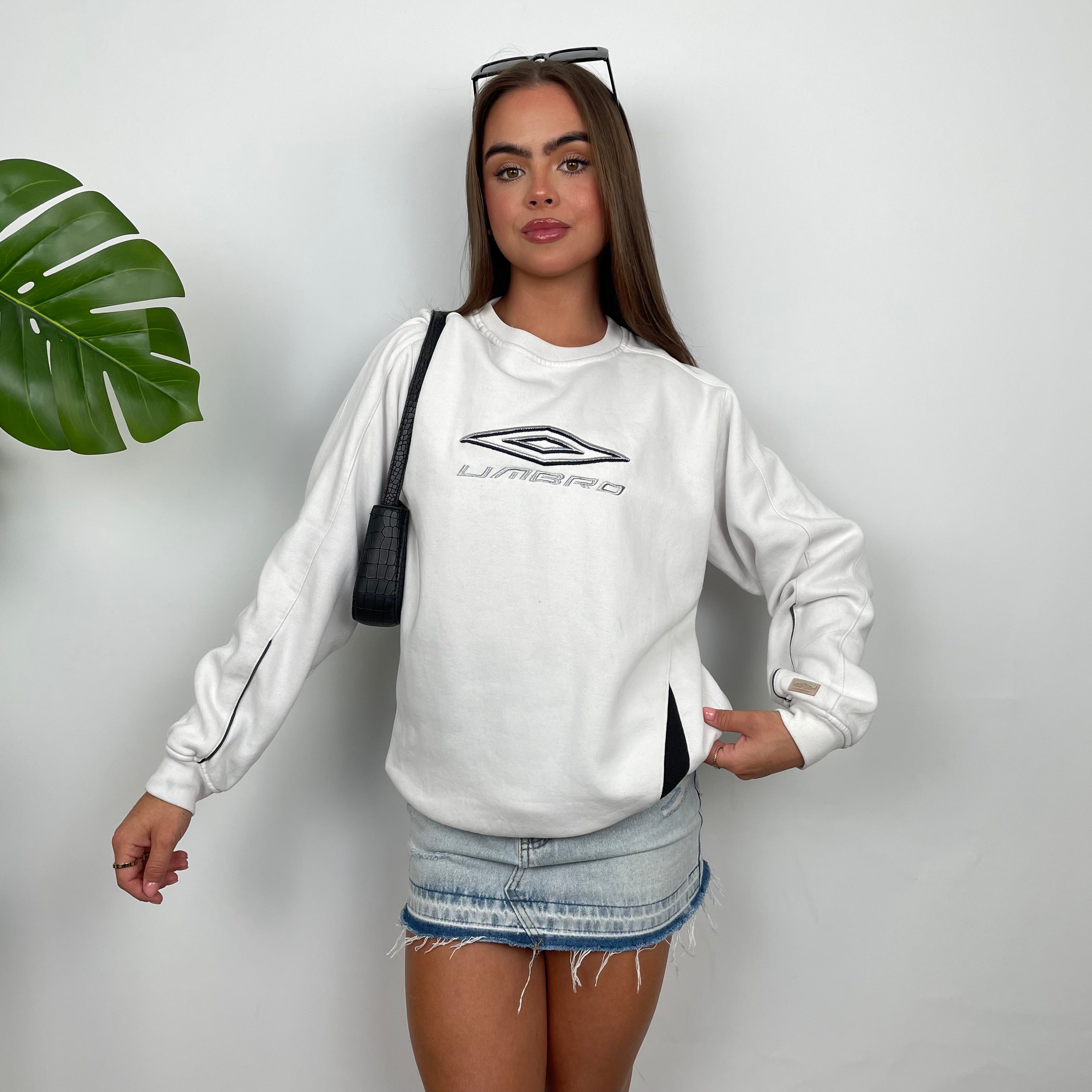 Umbro White Embroidered Spell Out Sweatshirt (M)