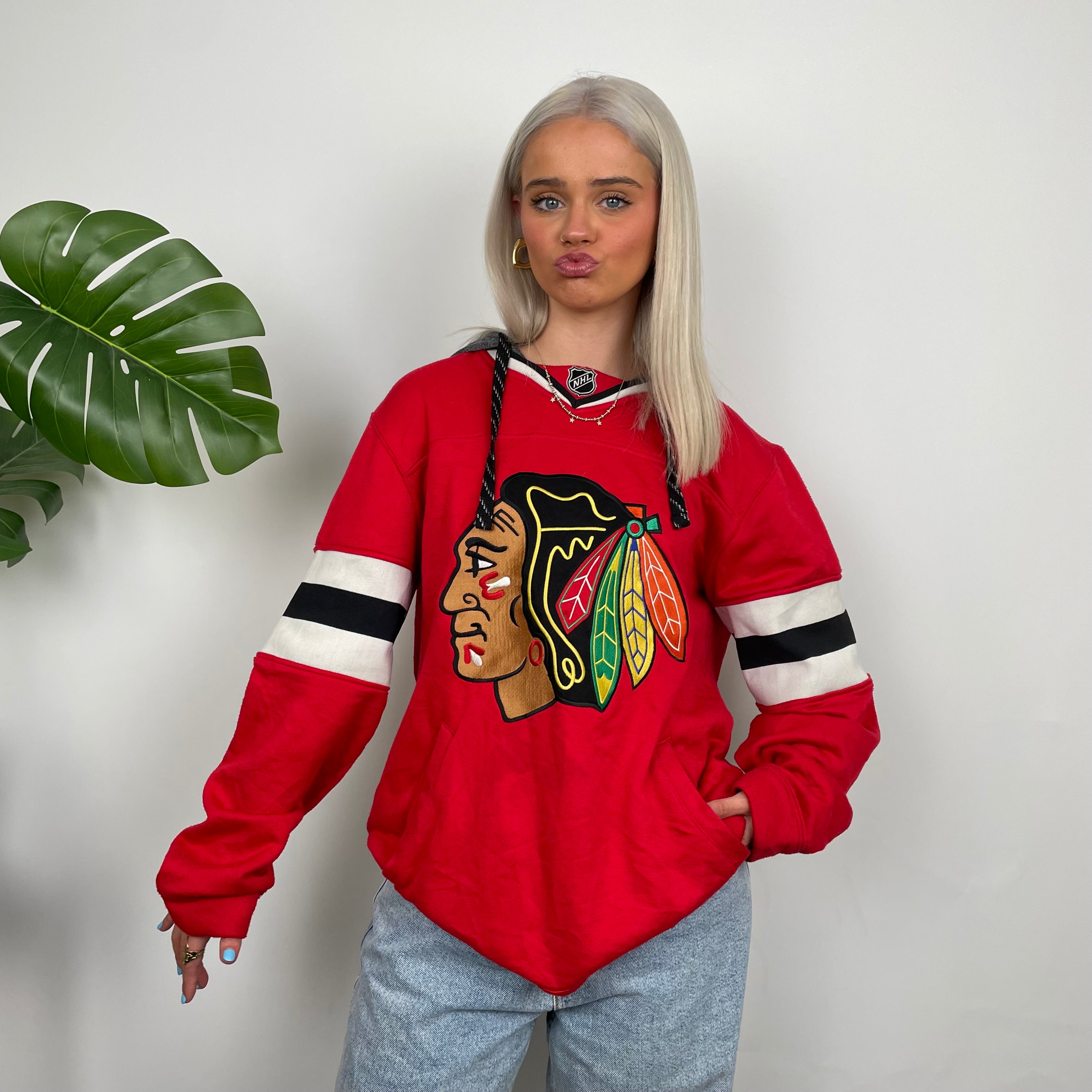 Chicago Black Hawks NHL Red  Embroidered Spell Out Hoodie (M)