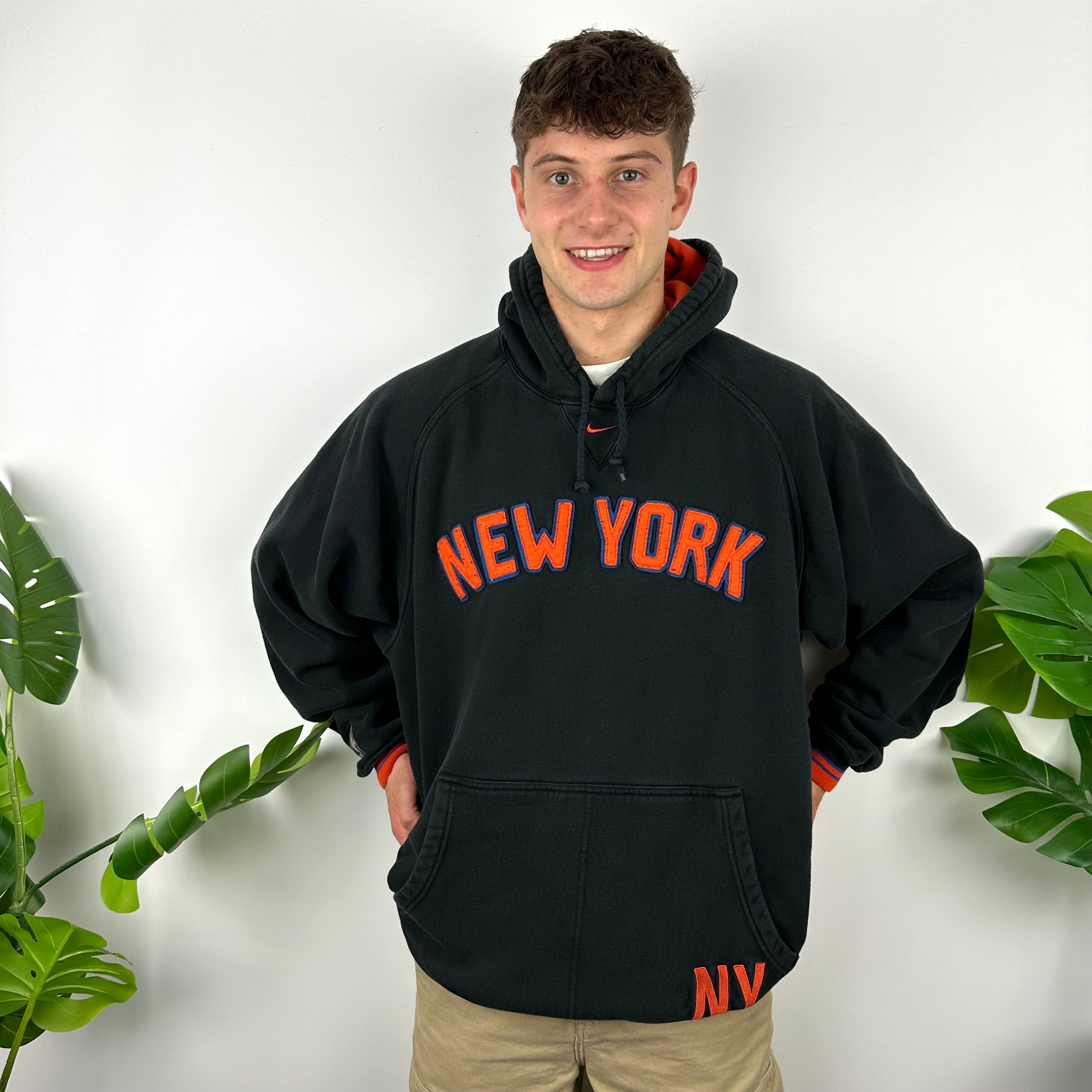 Nike x New York Knicks Black Embroidered Spell Out Hoodie (XL)