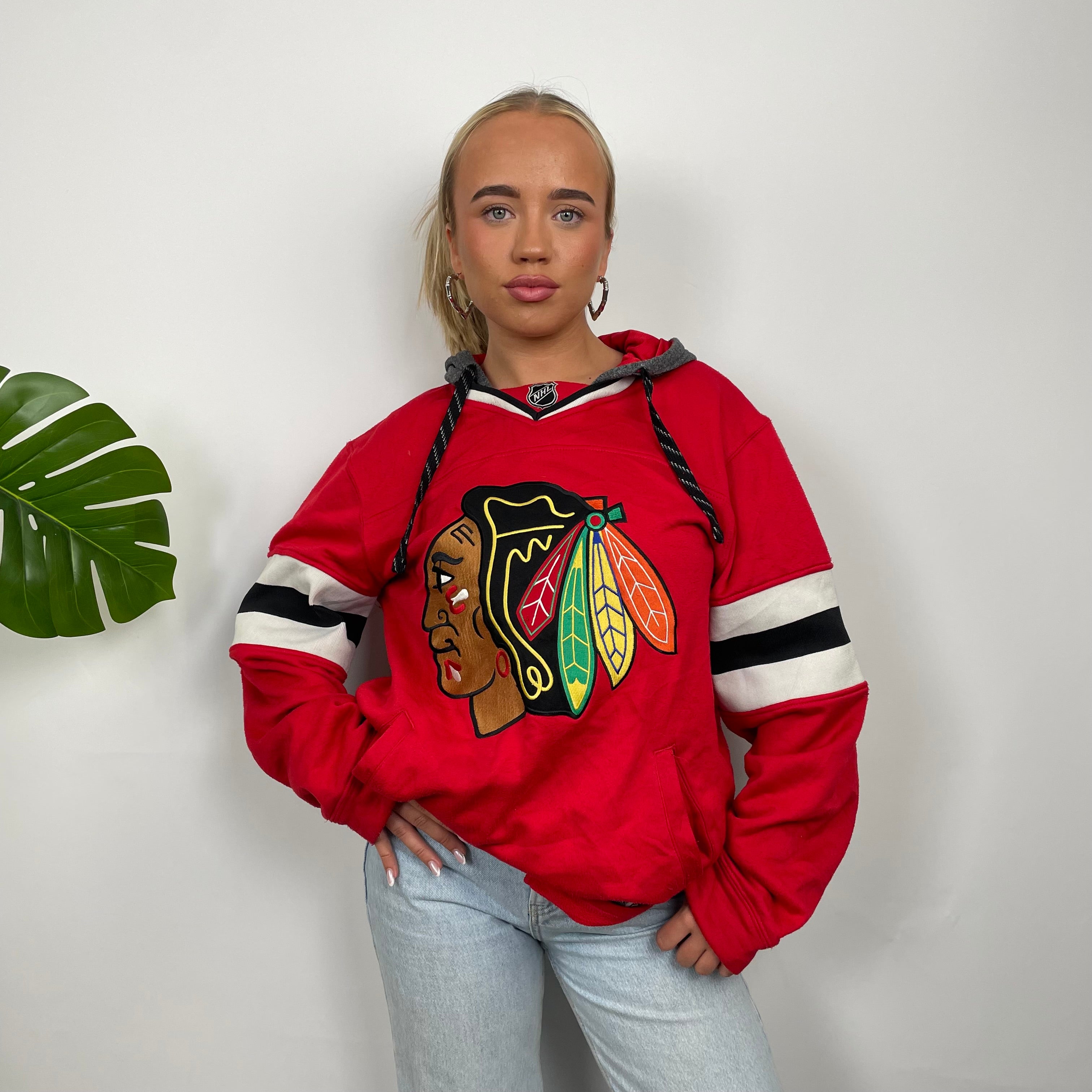 Chicago Black Hawks NHL Red  Embroidered Spell Out Hoodie (M)