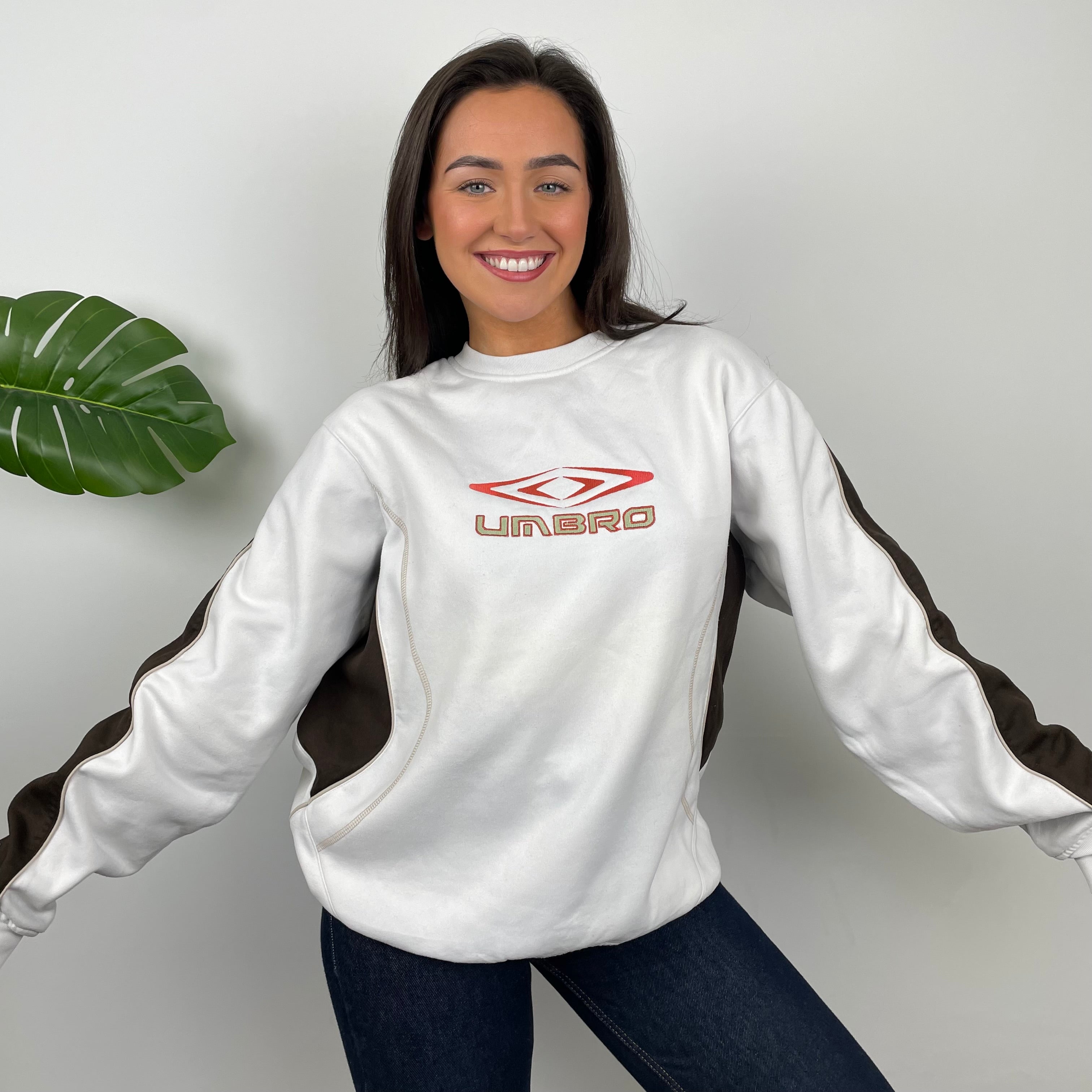 Umbro White Embroidered Spell Out Sweatshirt (L)