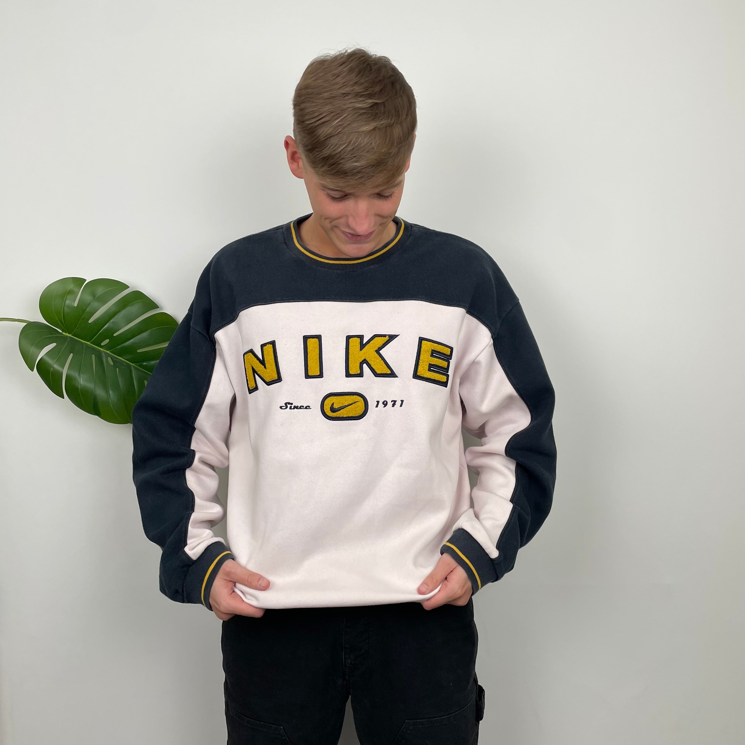 Nike Embroidered Spell Out Sweatshirt (L)