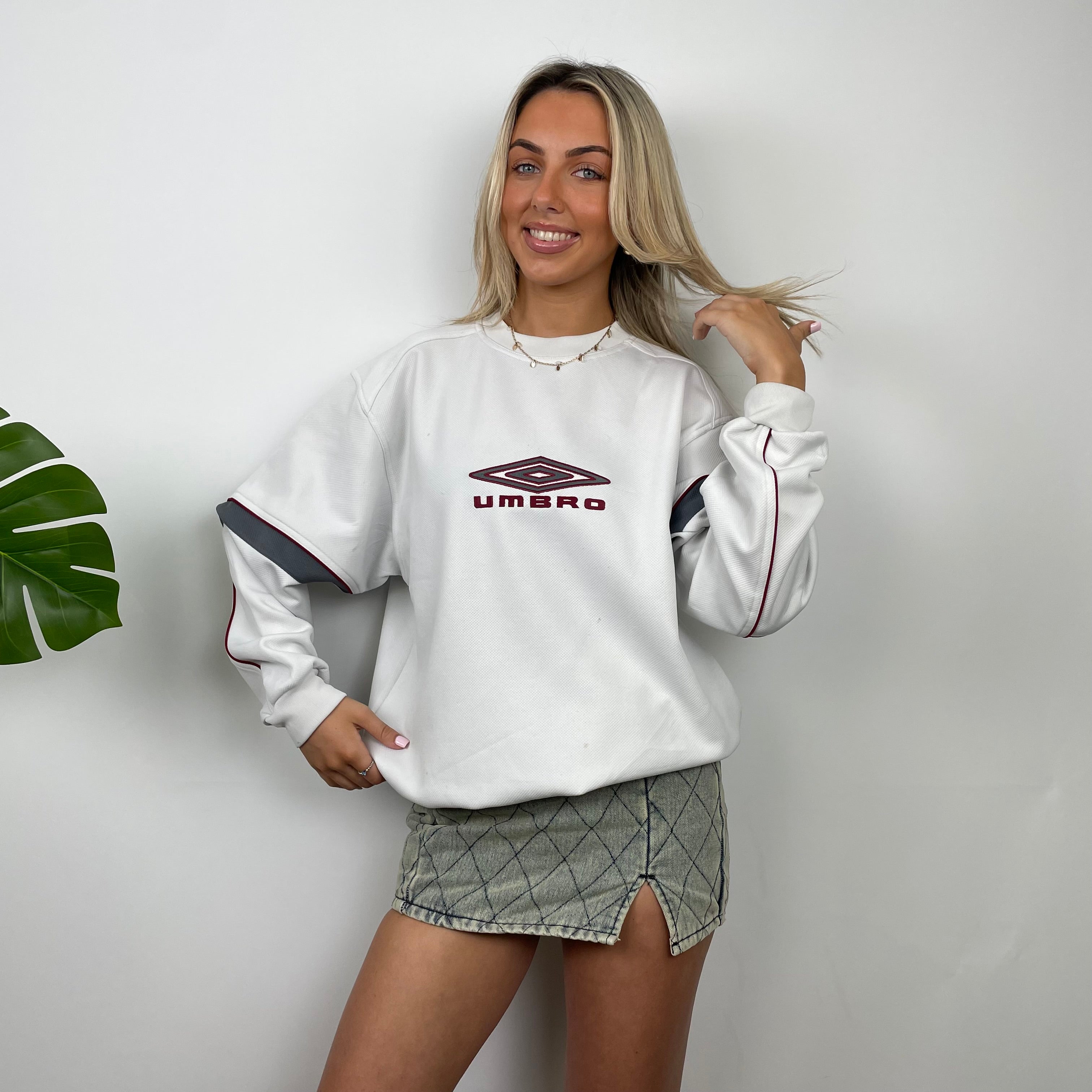 Umbro White Embroidered Spell Out Sweatshirt (M)