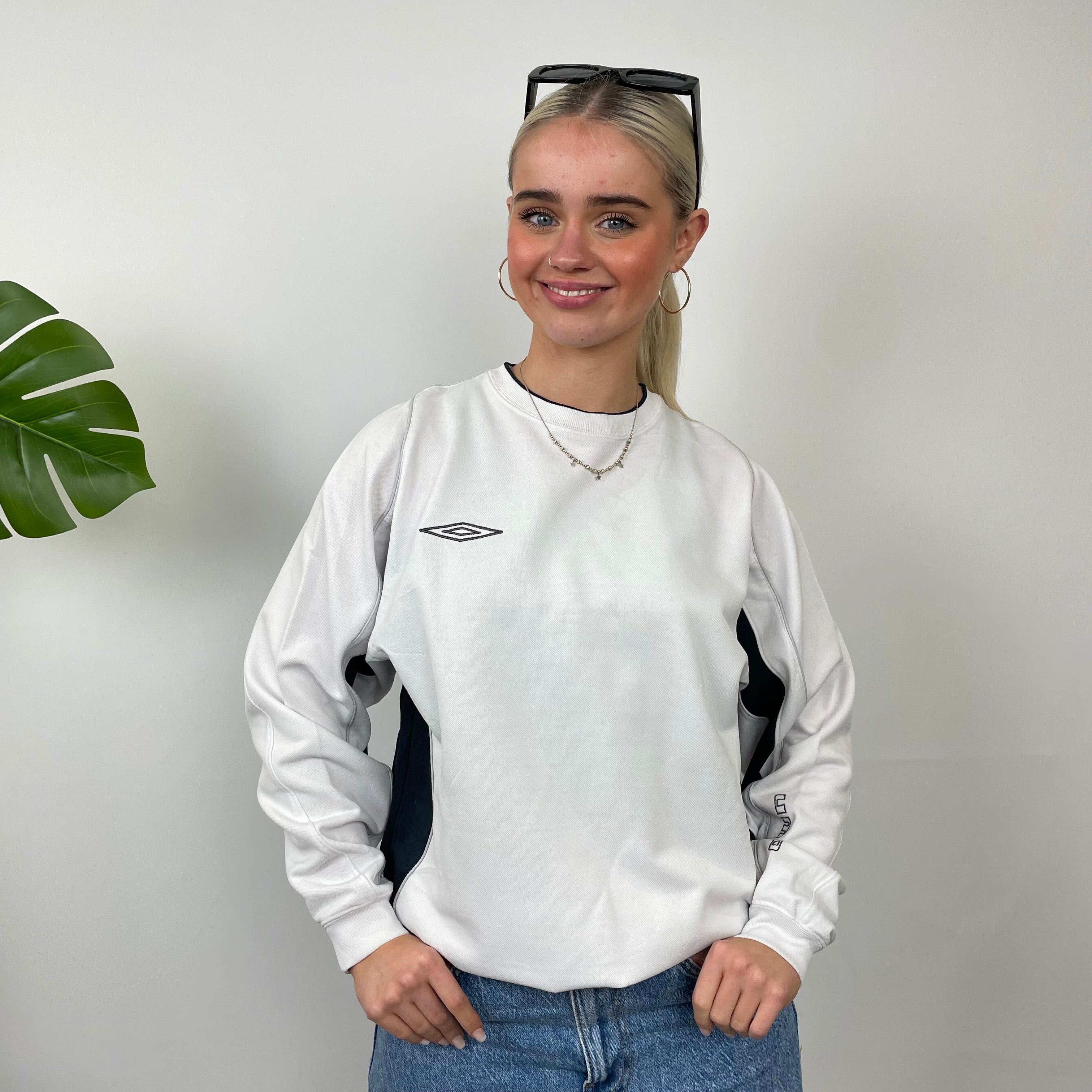 Umbro White Embroidered Spell Out Sweatshirt (S)