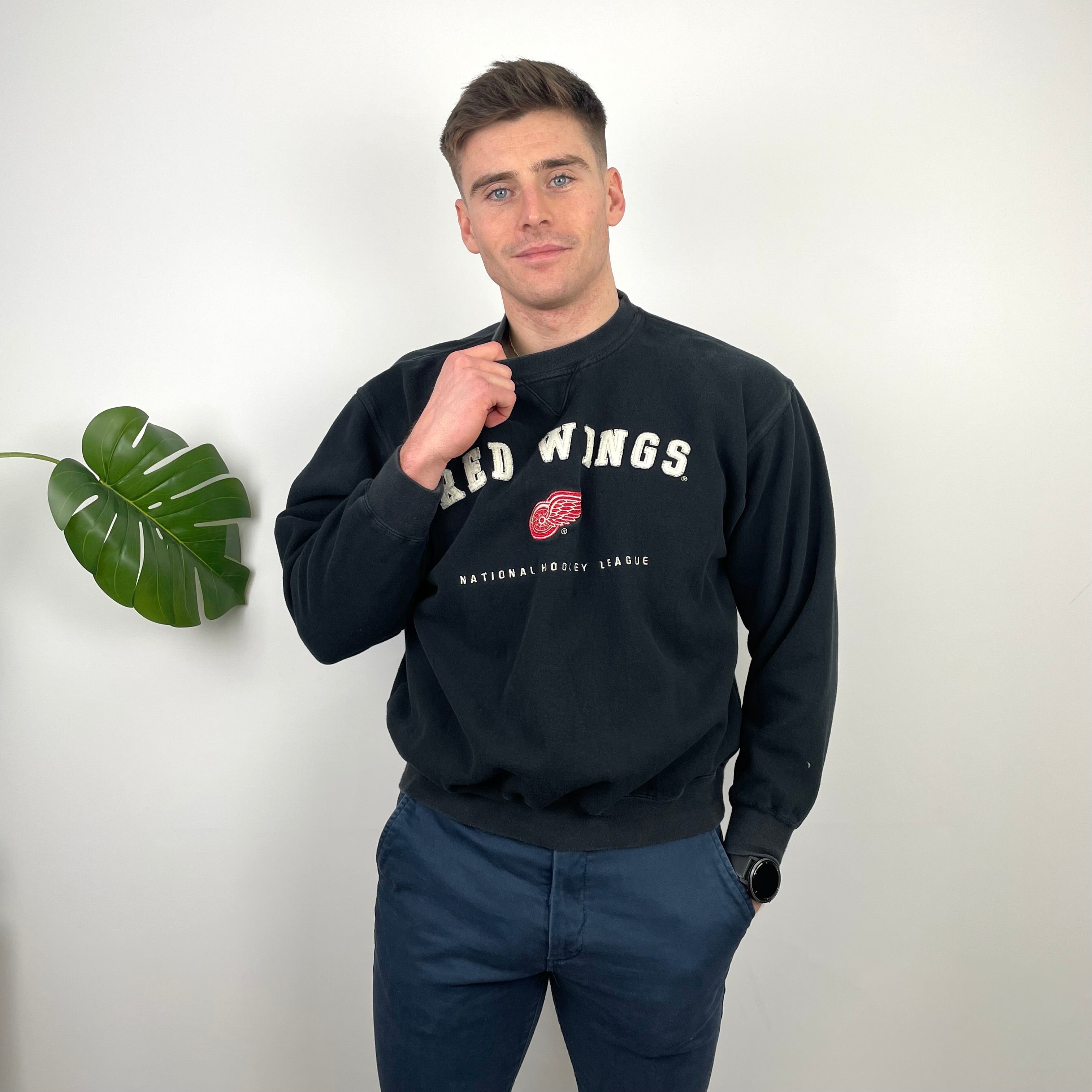 Detroit Redwings RARE Black Embroidered Spell Out Sweatshirt (M)