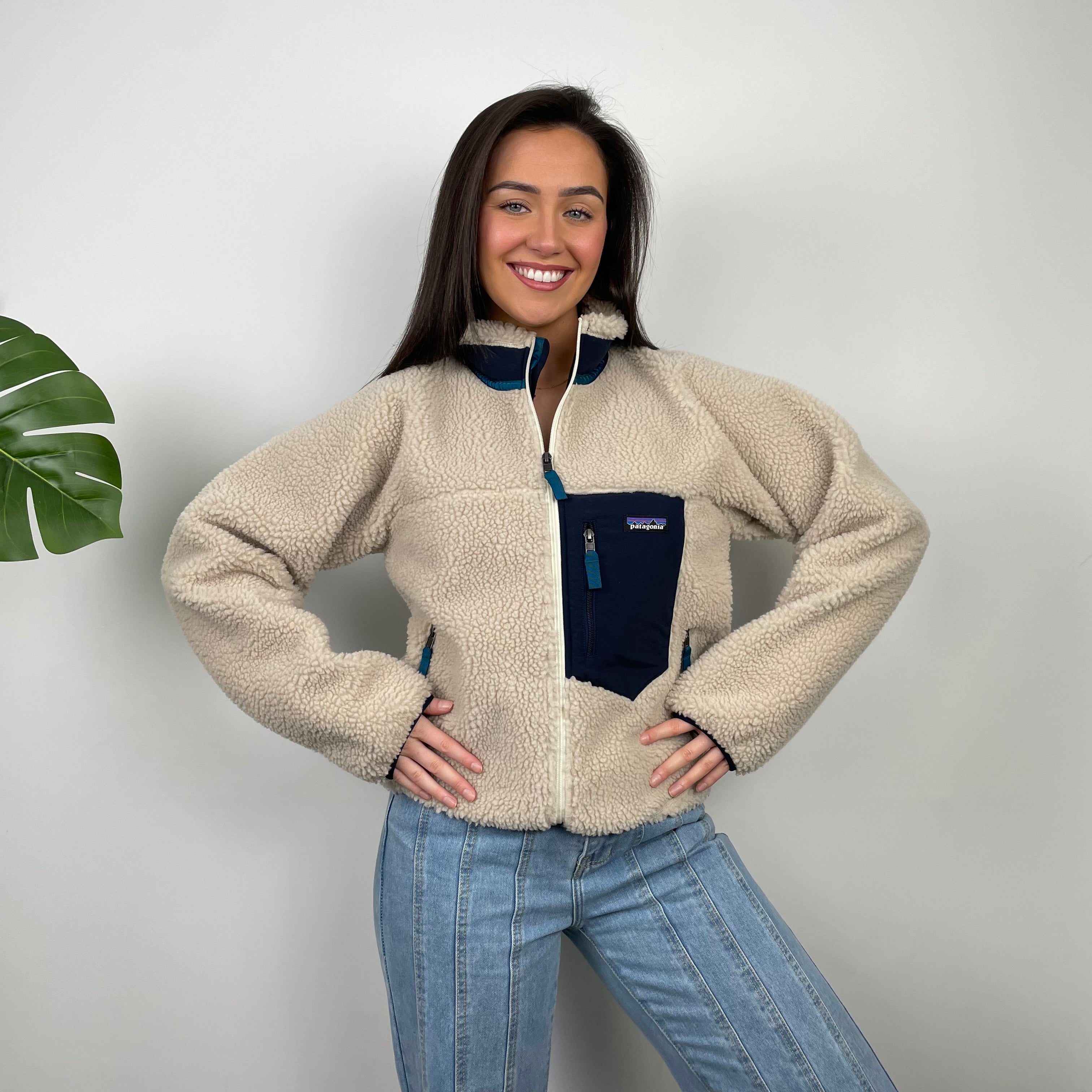 Patagonia Cream Embroidered Spell Out Teddy Bear Fleece Zip Up (M)