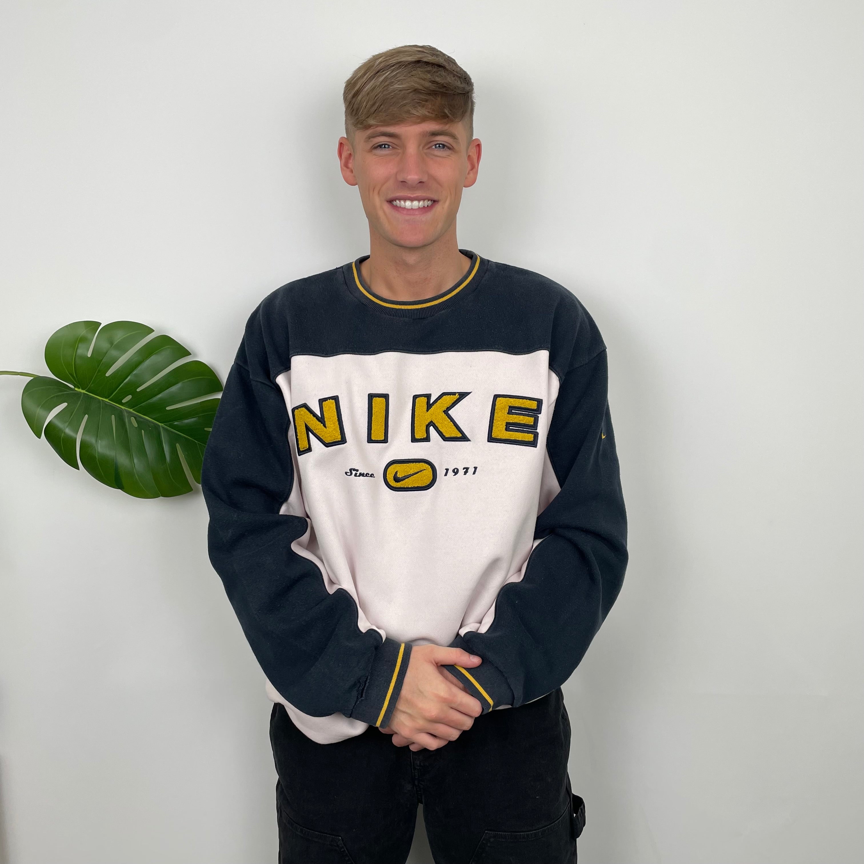 Nike Embroidered Spell Out Sweatshirt (L)