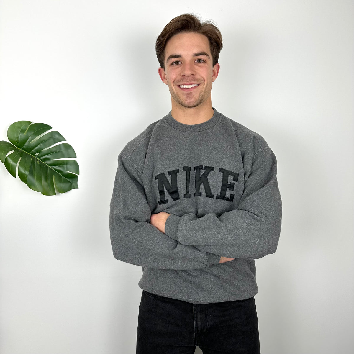 Nike Grey Embroidered Spell Out Sweatshirt (M) – Jamie Online Vintage