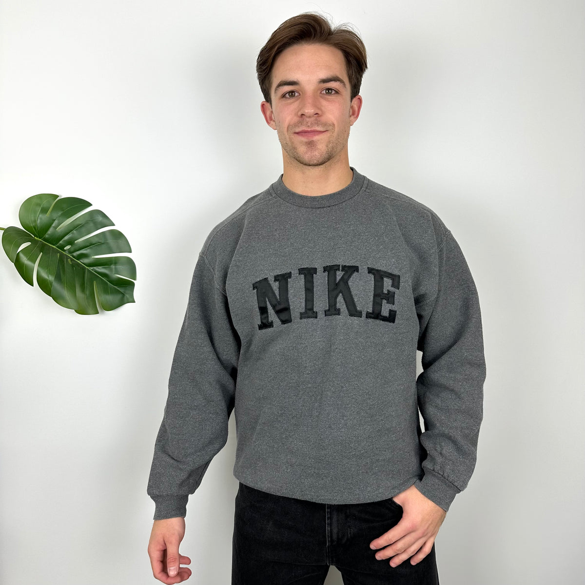 Nike Grey Embroidered Spell Out Sweatshirt (M) – Jamie Online Vintage