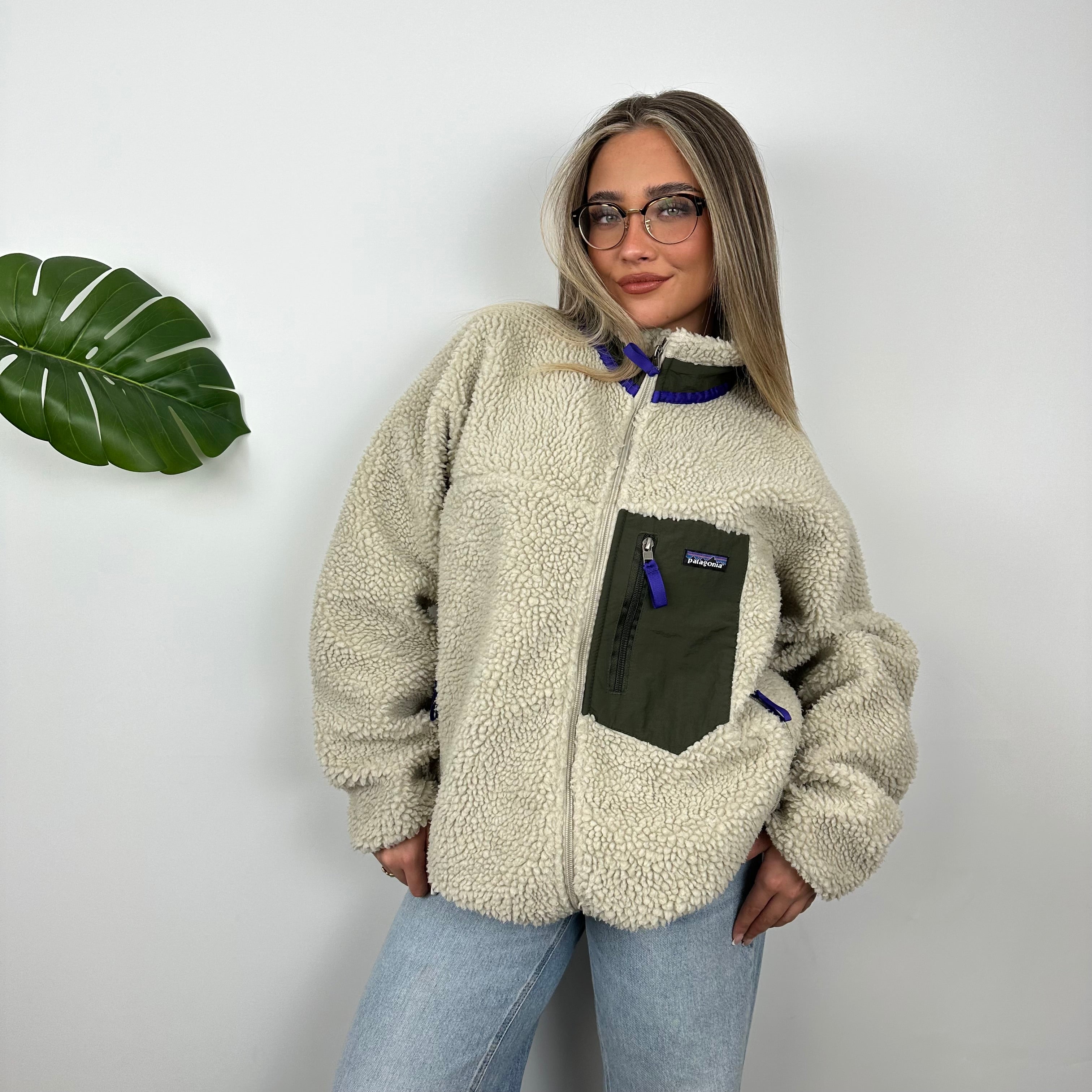 Patagonia Cream Embroidered Spell Out Teddy Bear Fleece Zip Up (XL)