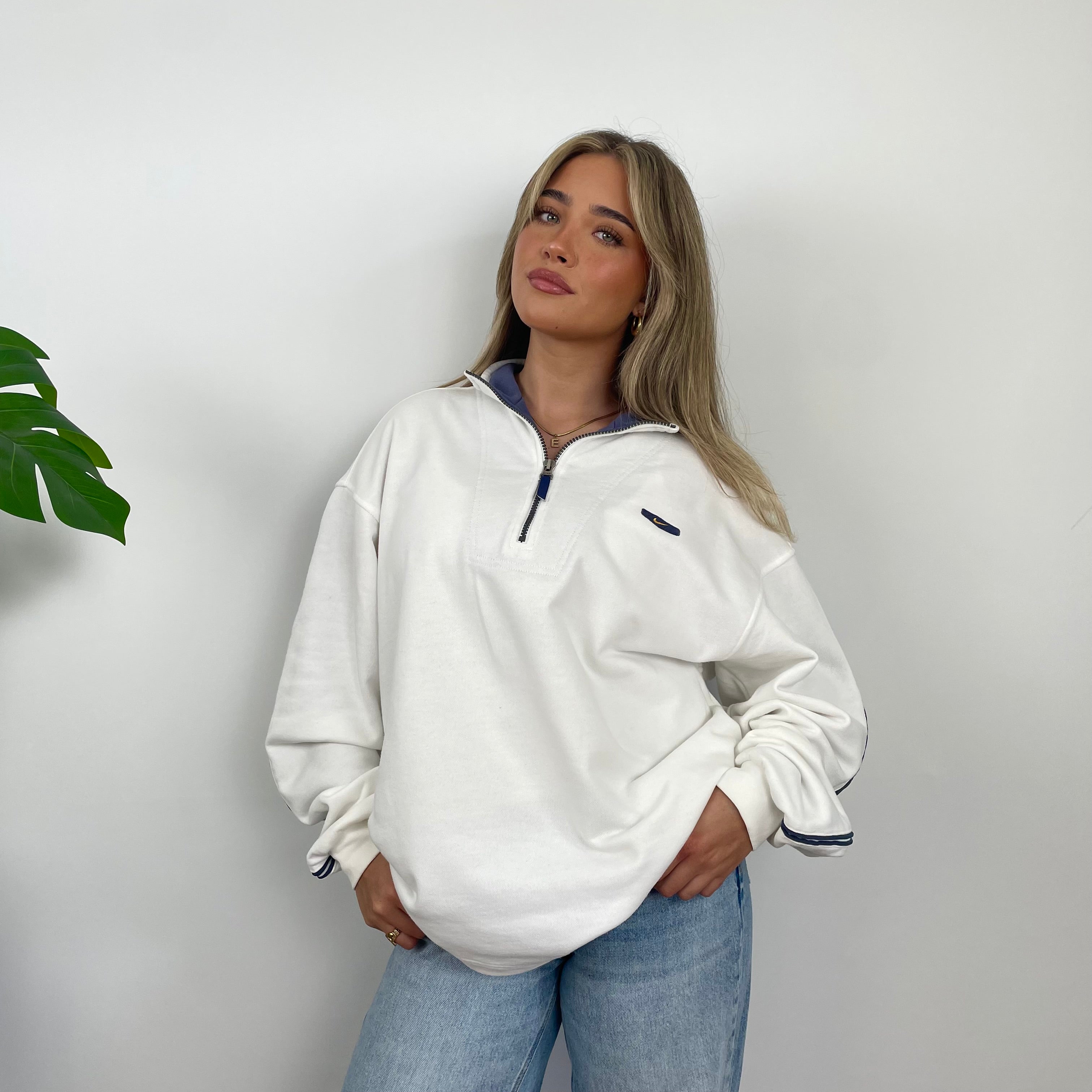 Nike RARE White Embroidered Swoosh Quarter Zip Sweatshirt (L)