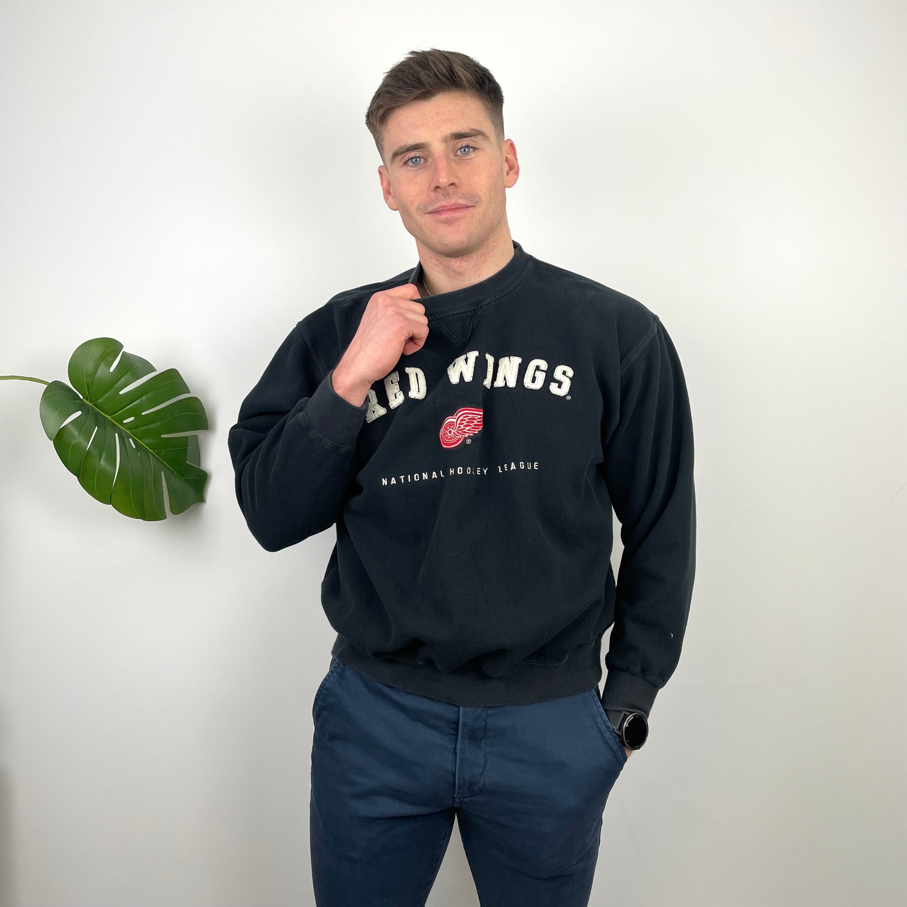 Detroit Redwings RARE Black Embroidered Spell Out Sweatshirt (M)