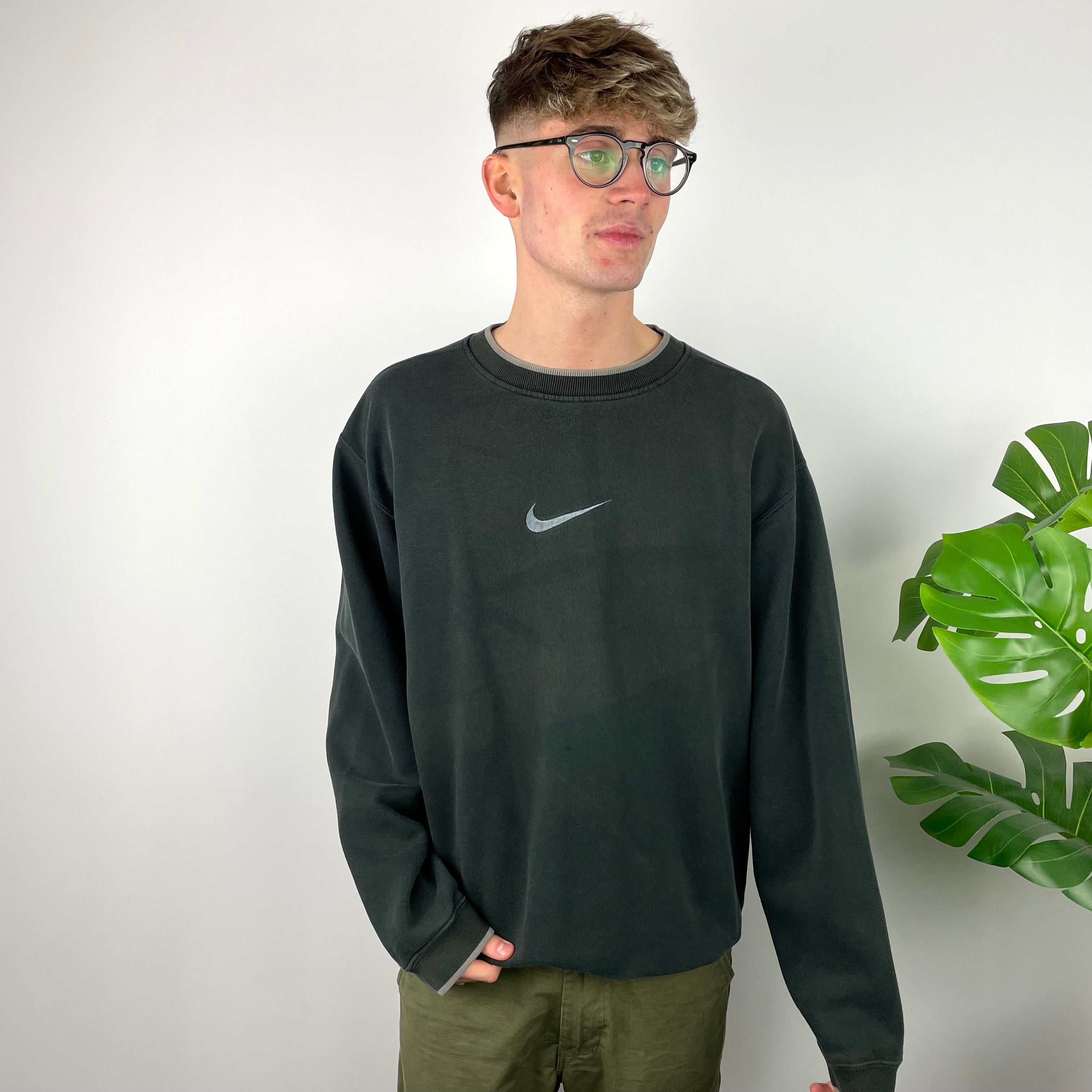 entrada lanzar Volcán Nike RARE Midnight Green Embroidered Swoosh Sweatshirt (L) – Jamie Online  Vintage